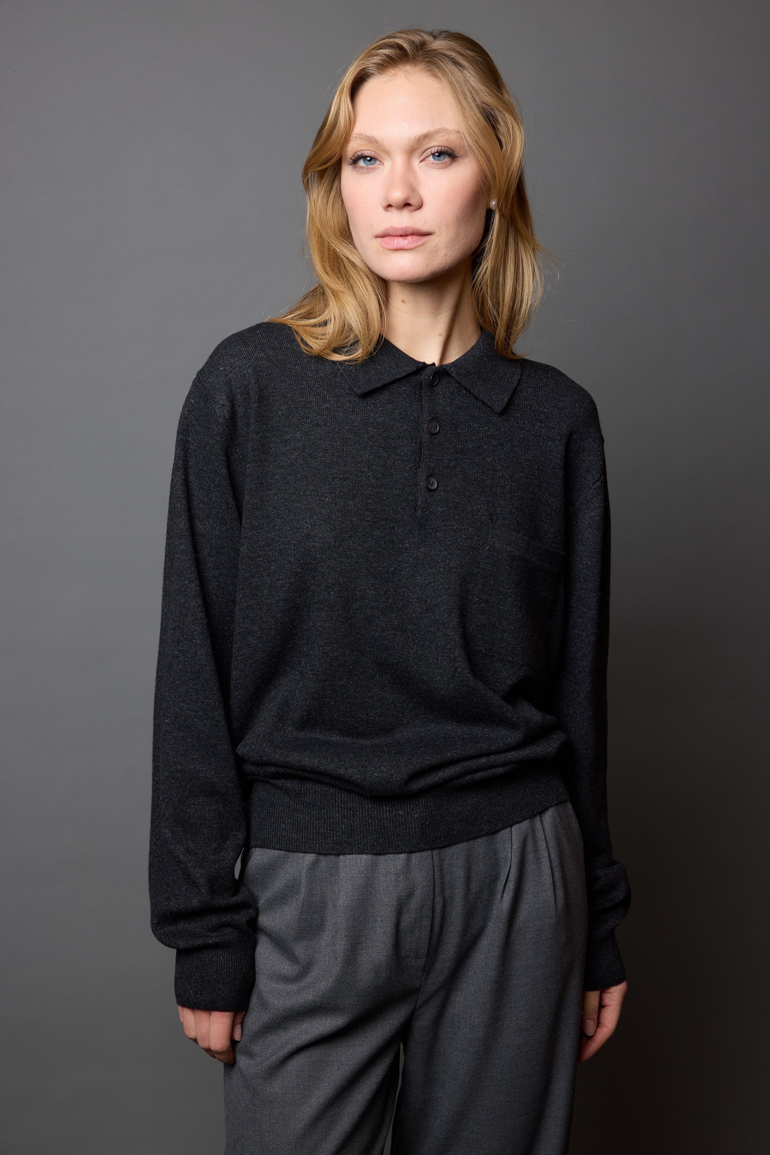 YUN POLO YAKA UNISEX KAZAK FUME