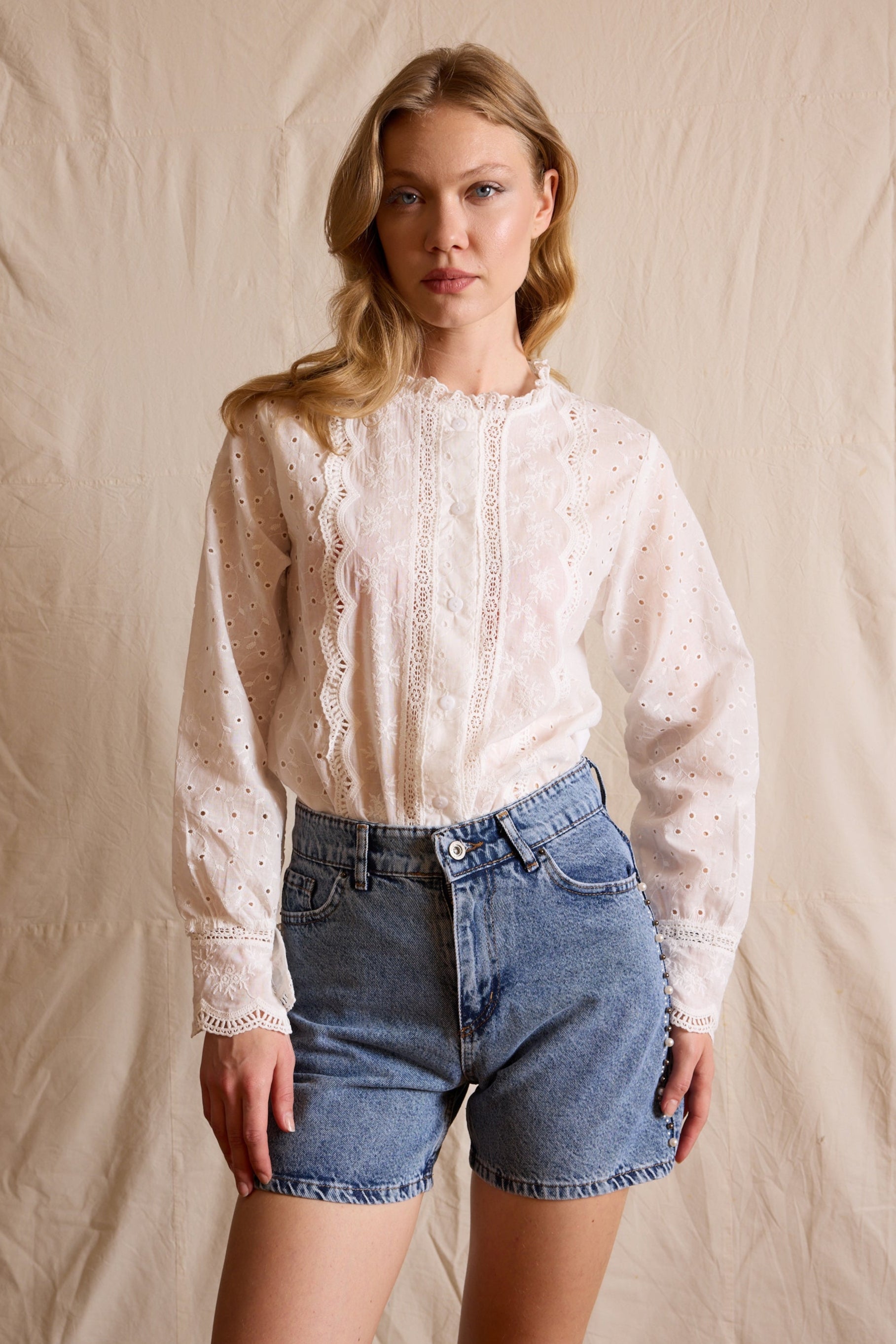 MARIA DANTEL DETAYLI FIRFIRLI PAMUK GOMLEK BEYAZ