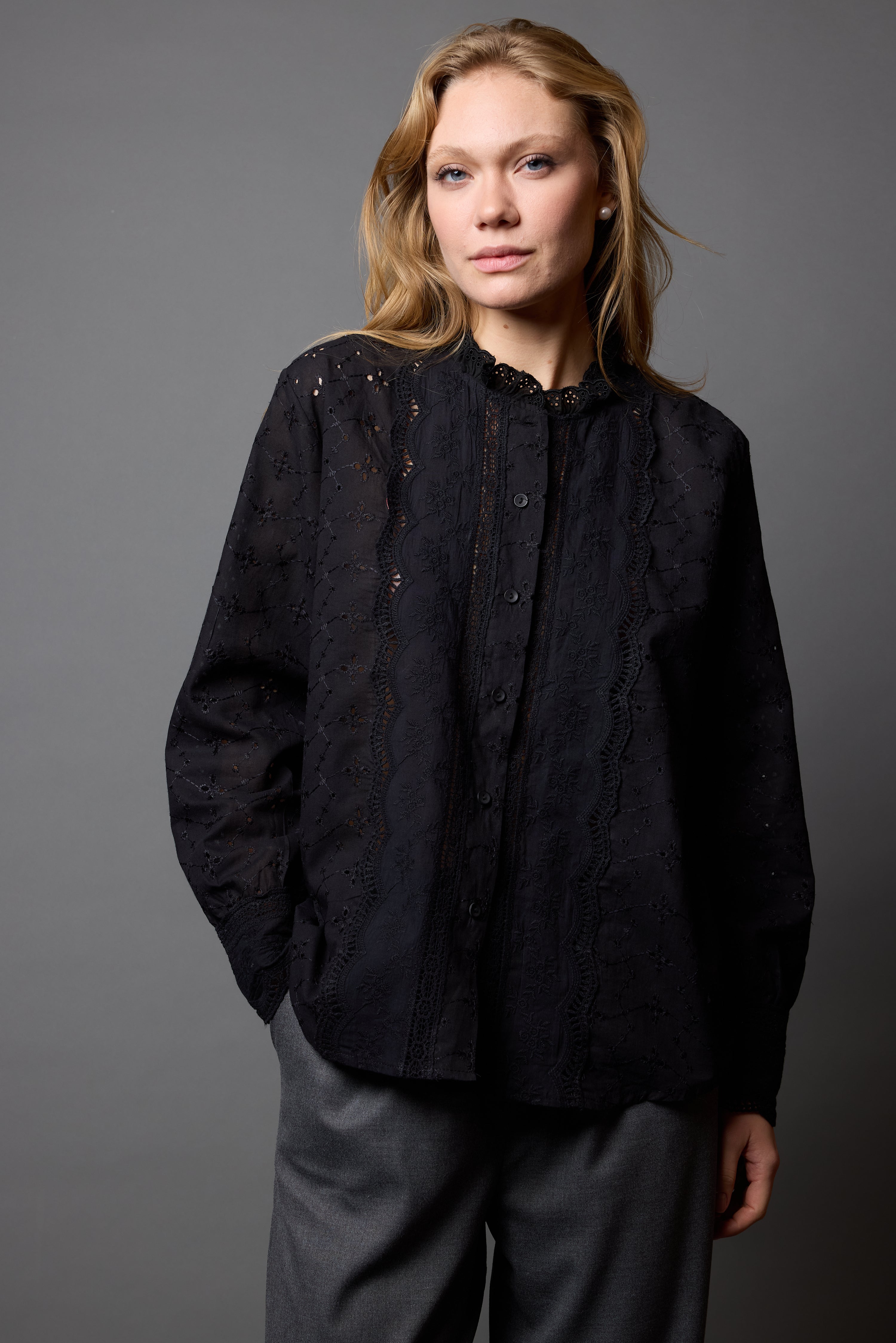 MARIA LACE DETAILED FRILLED COTTON SHIRT BLACK