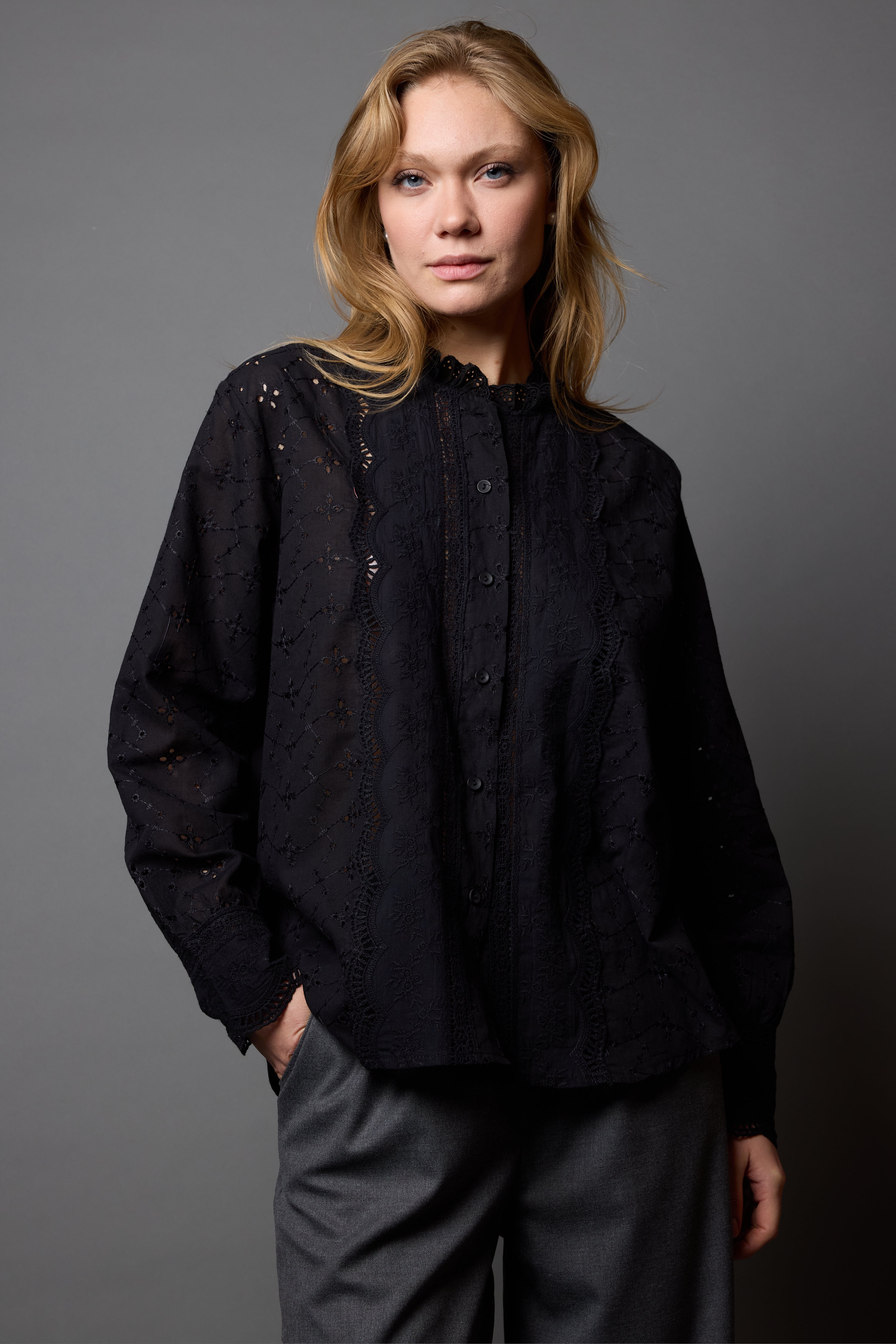 MARIA LACE DETAILED FRILLED COTTON SHIRT BLACK