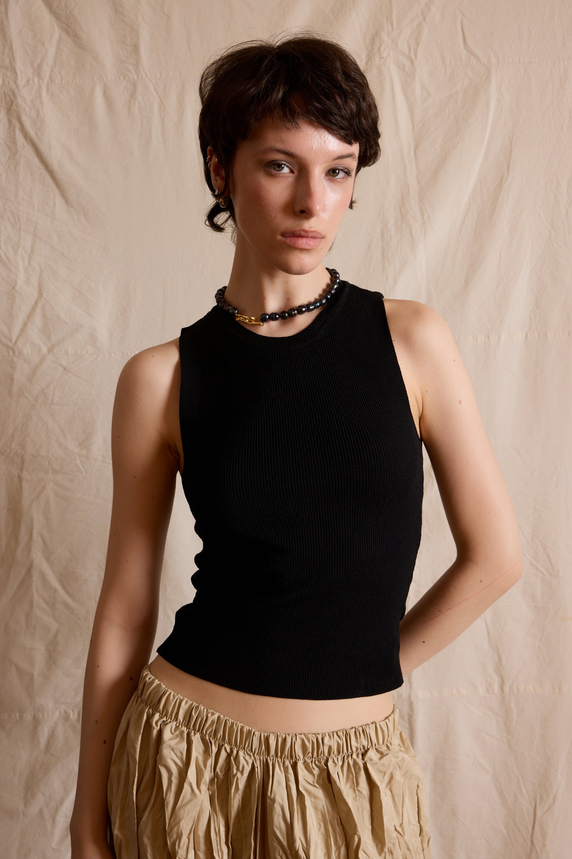 SLEEVELESS WOVEN KNITWEAR BLACK
