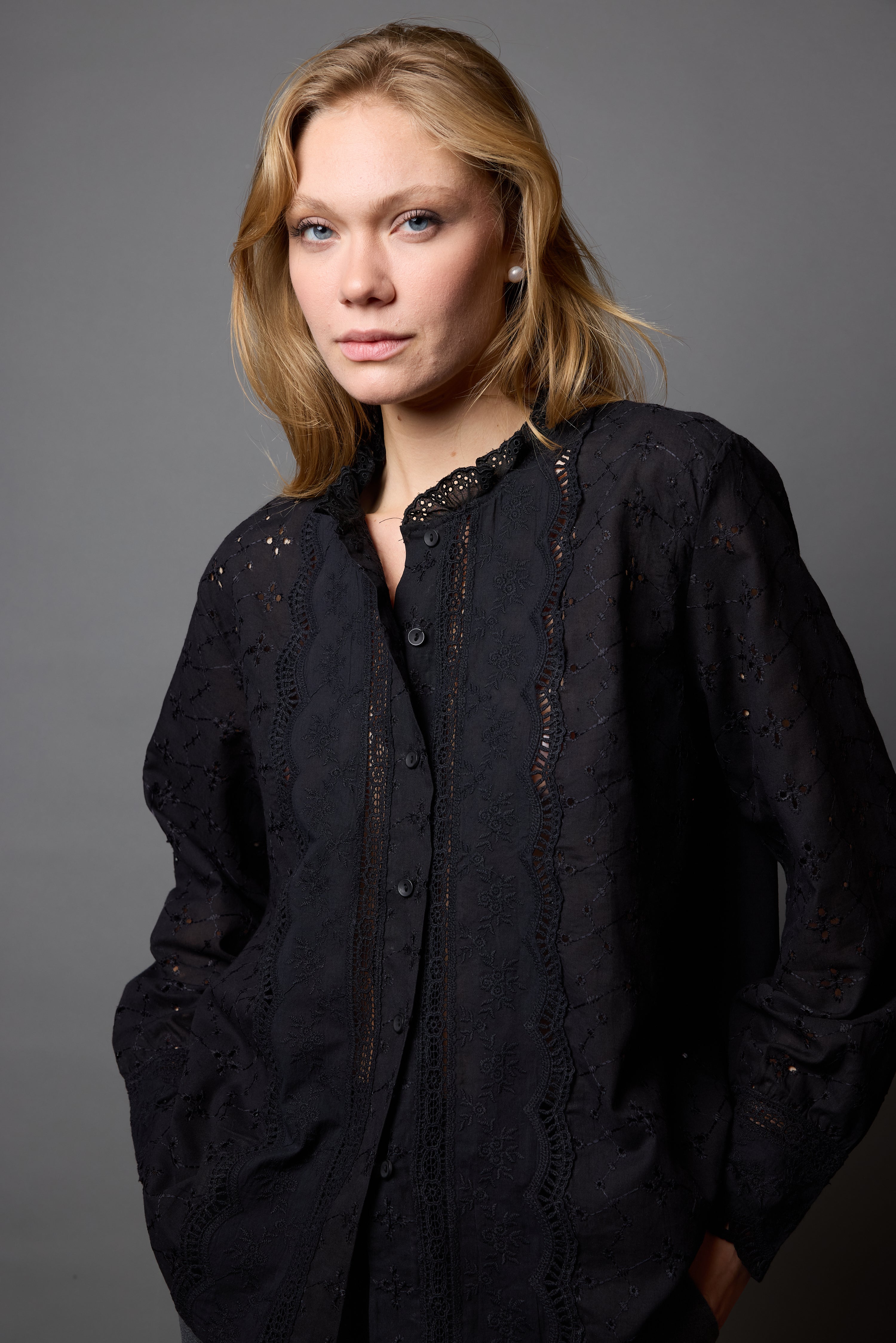 MARIA LACE DETAILED FRILLED COTTON SHIRT BLACK
