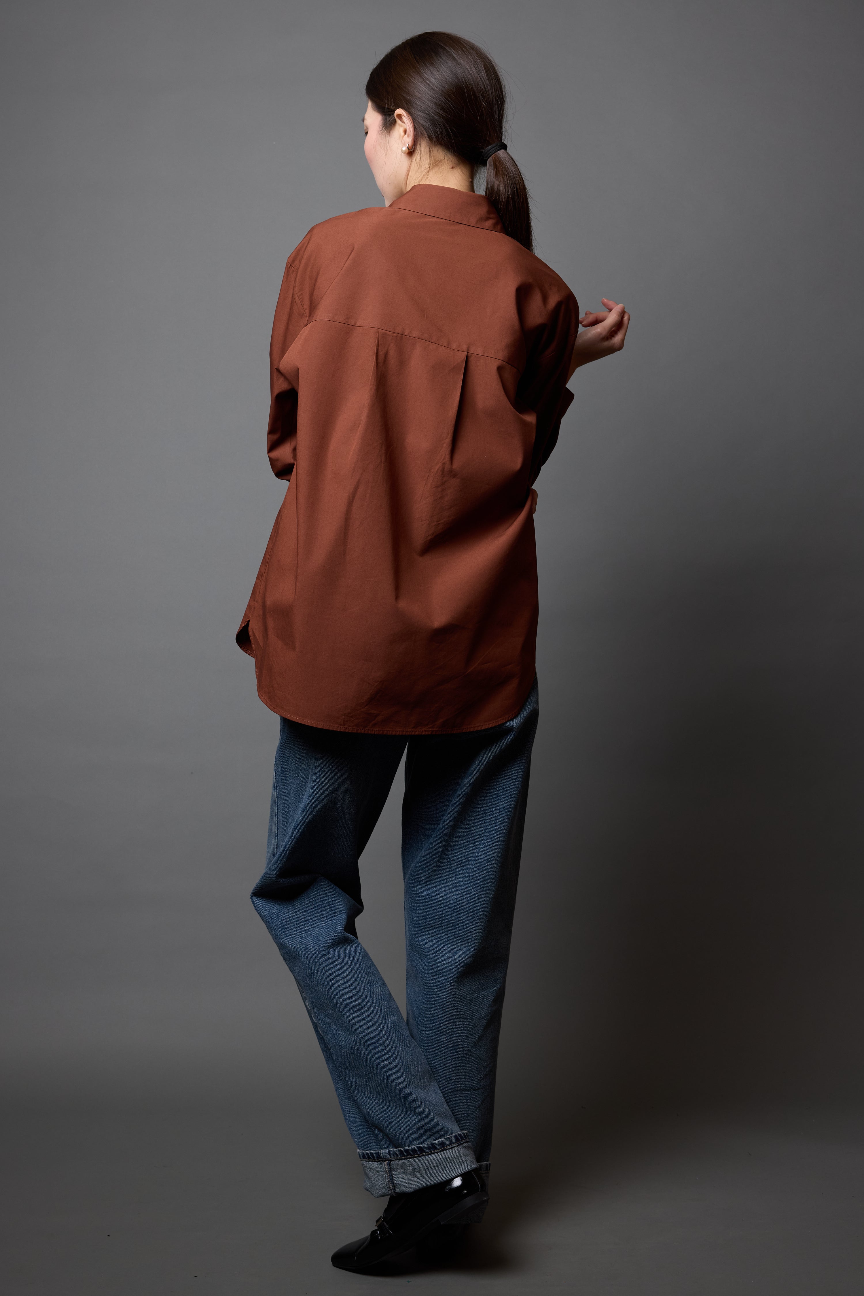 KLASIK YAKA OVERSIZE CEPLI GOMLEK KAHVE