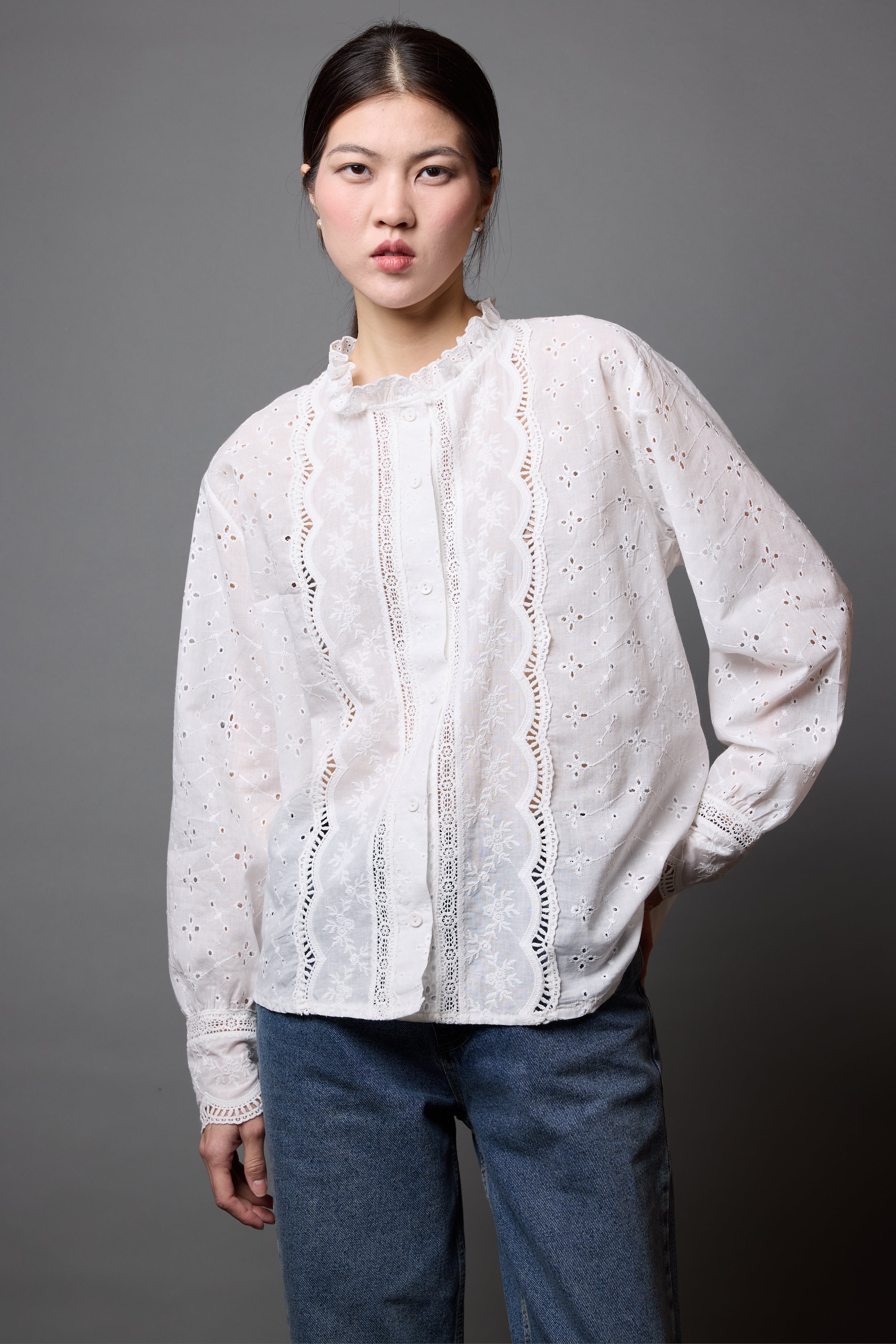 MARIA DANTEL DETAYLI FIRFIRLI PAMUK GOMLEK BEYAZ