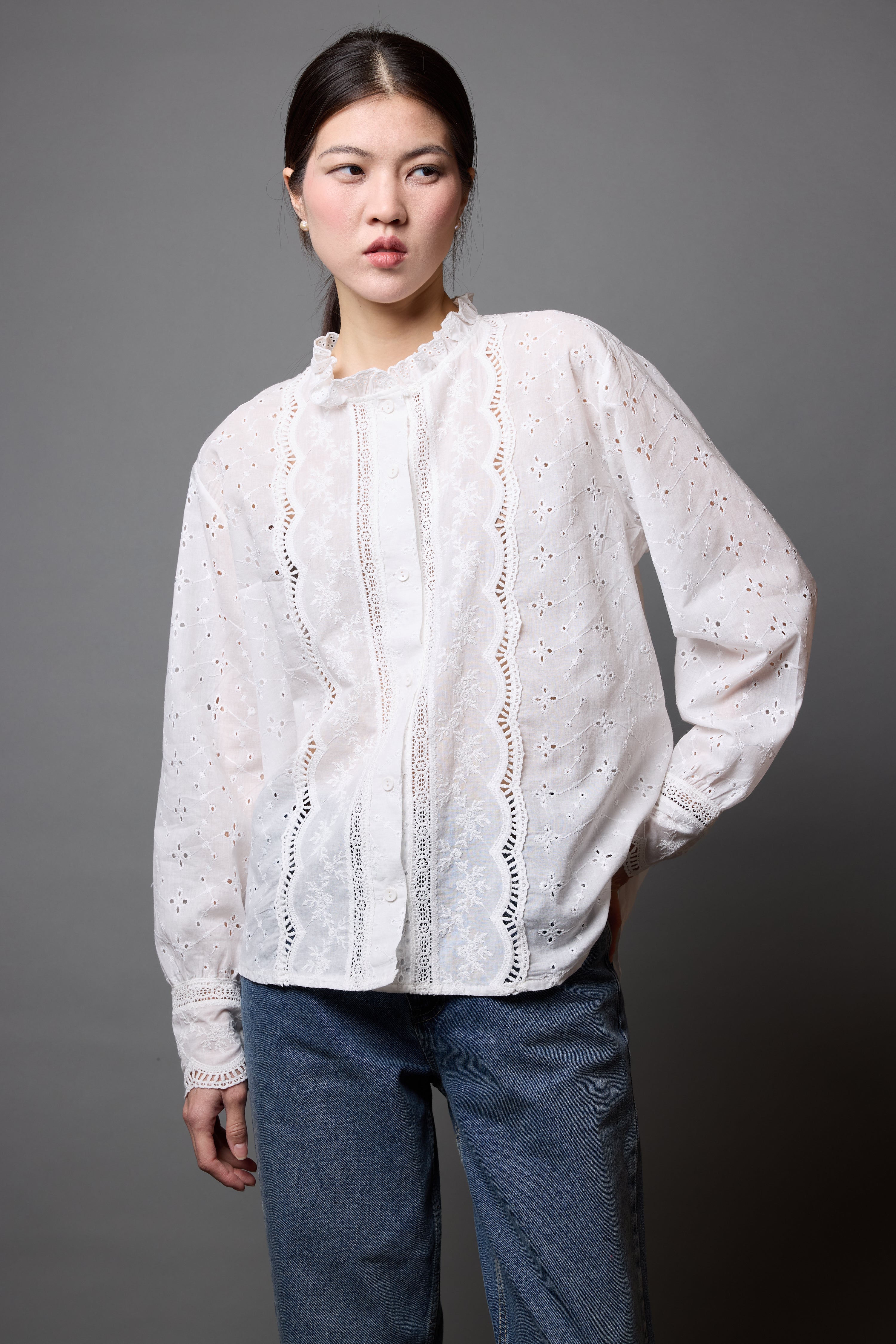 MARIA DANTEL DETAYLI FIRFIRLI PAMUK GOMLEK BEYAZ