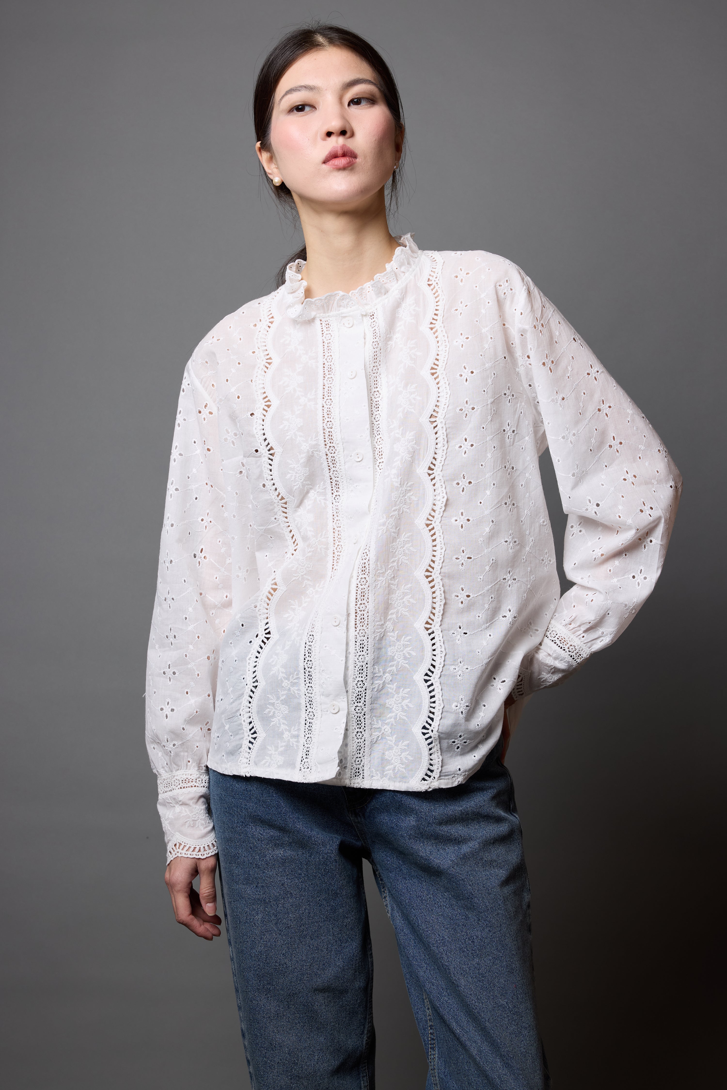 MARIA DANTEL DETAYLI FIRFIRLI PAMUK GOMLEK BEYAZ