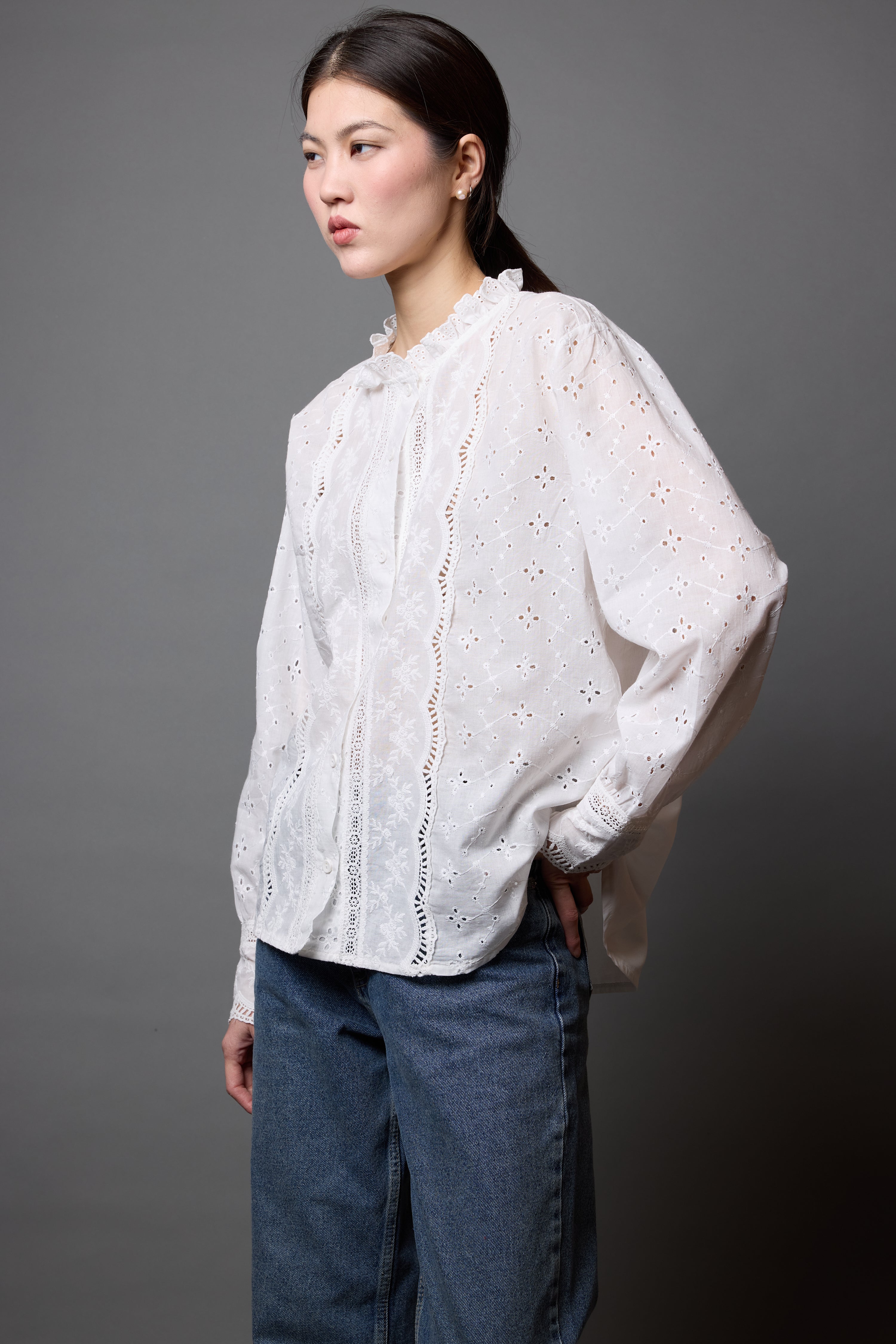 MARIA DANTEL DETAYLI FIRFIRLI PAMUK GOMLEK BEYAZ