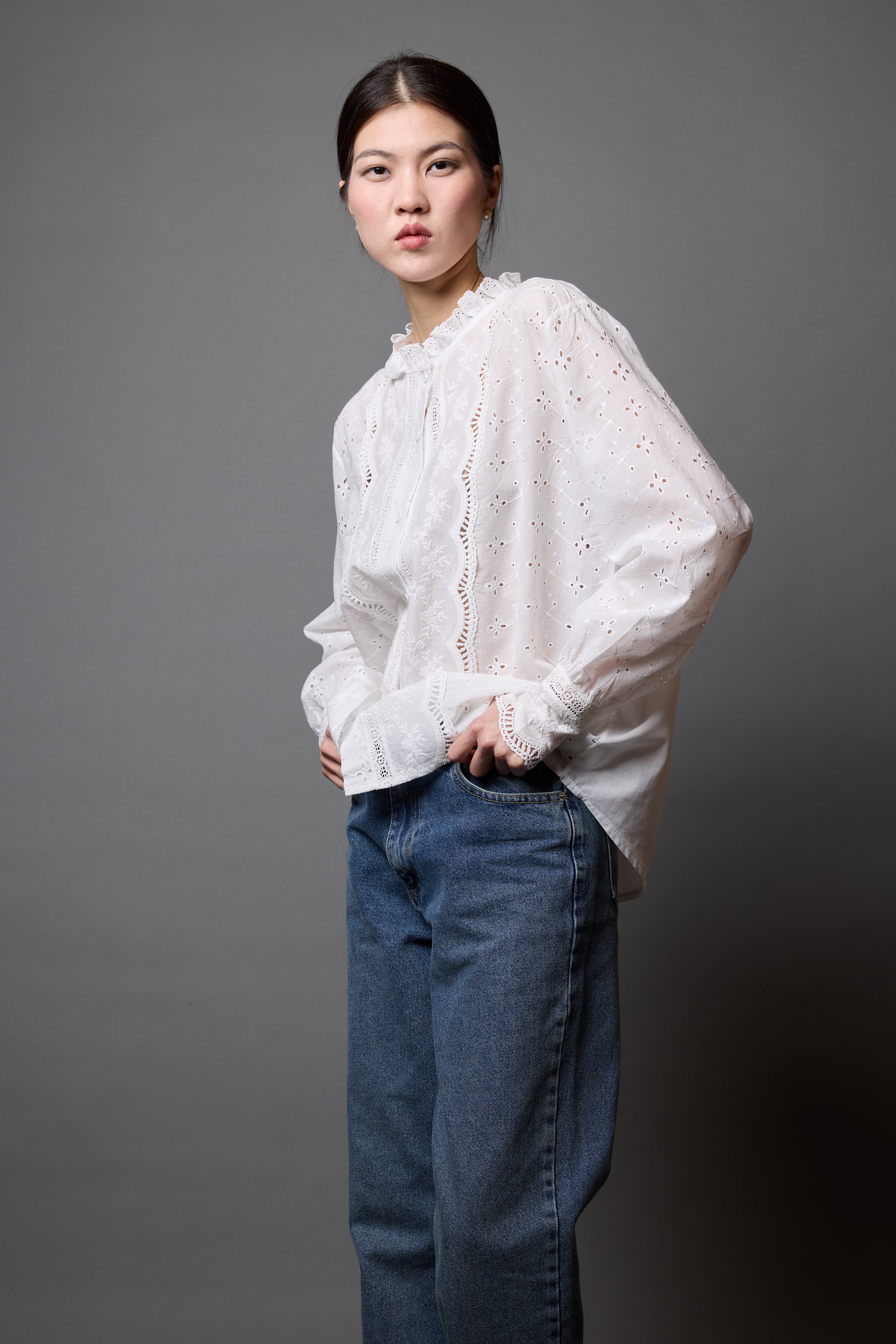 MARIA DANTEL DETAYLI FIRFIRLI PAMUK GOMLEK BEYAZ