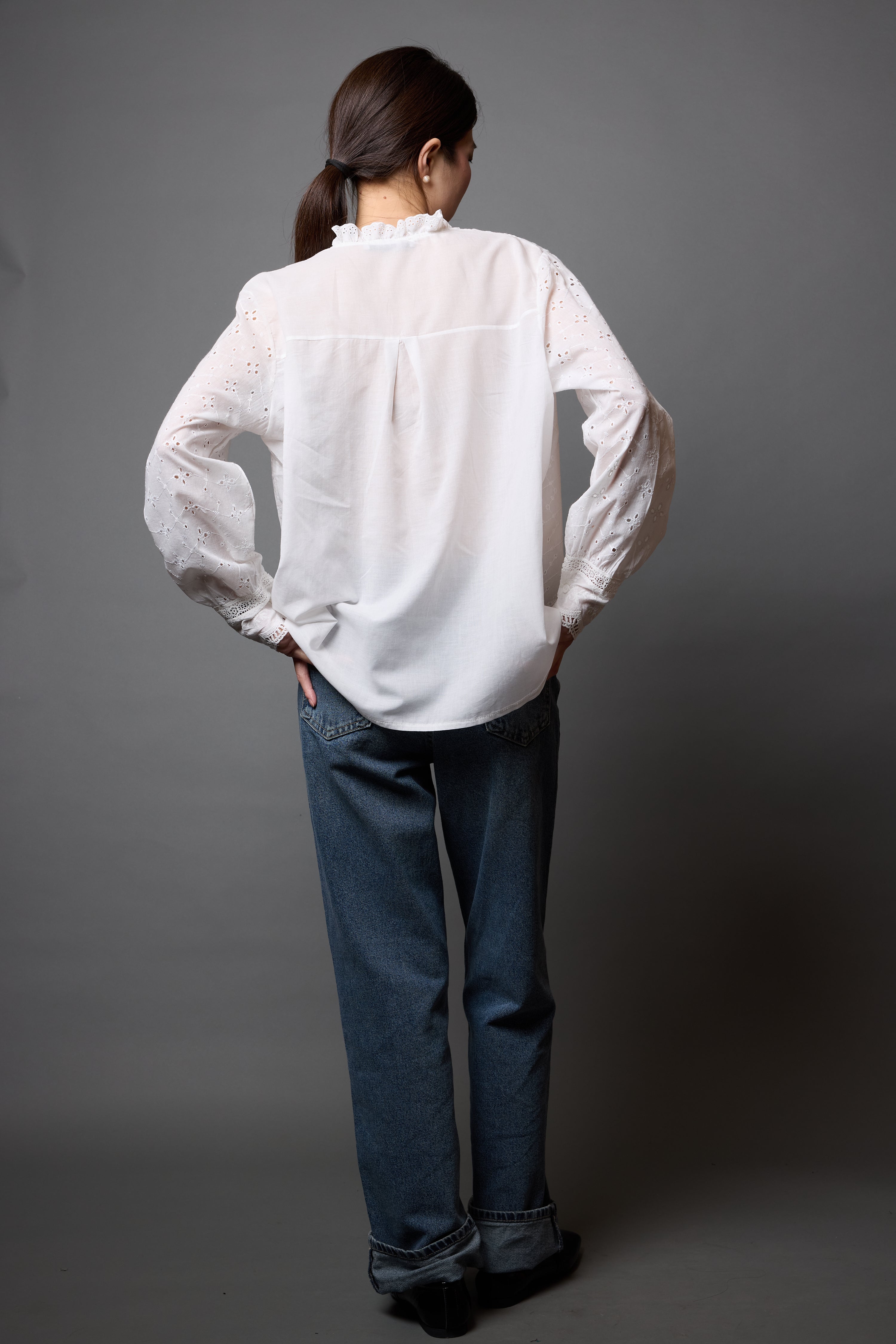 MARIA DANTEL DETAYLI FIRFIRLI PAMUK GOMLEK BEYAZ