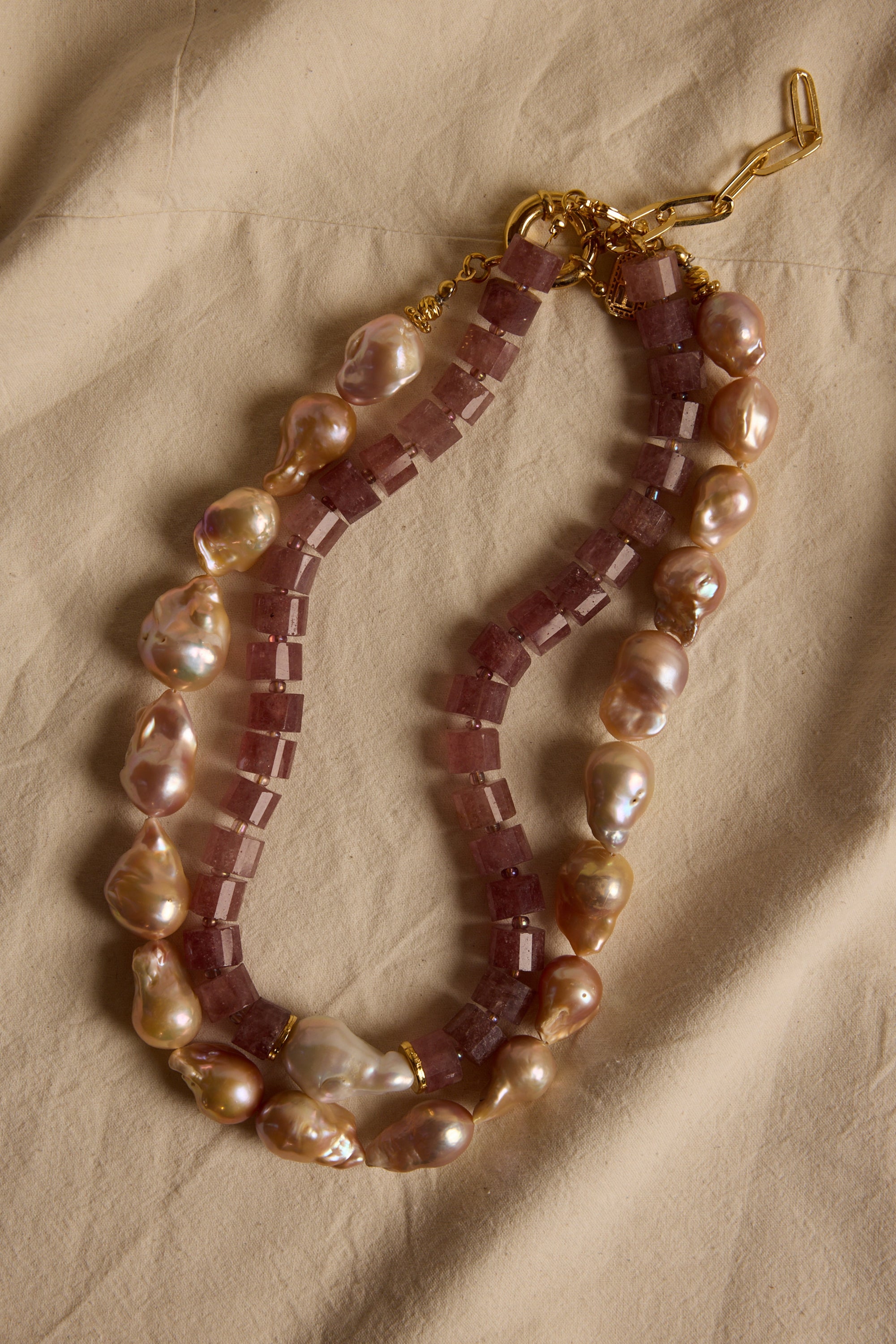 ROSE MARINE BAROQUE NECKLACE