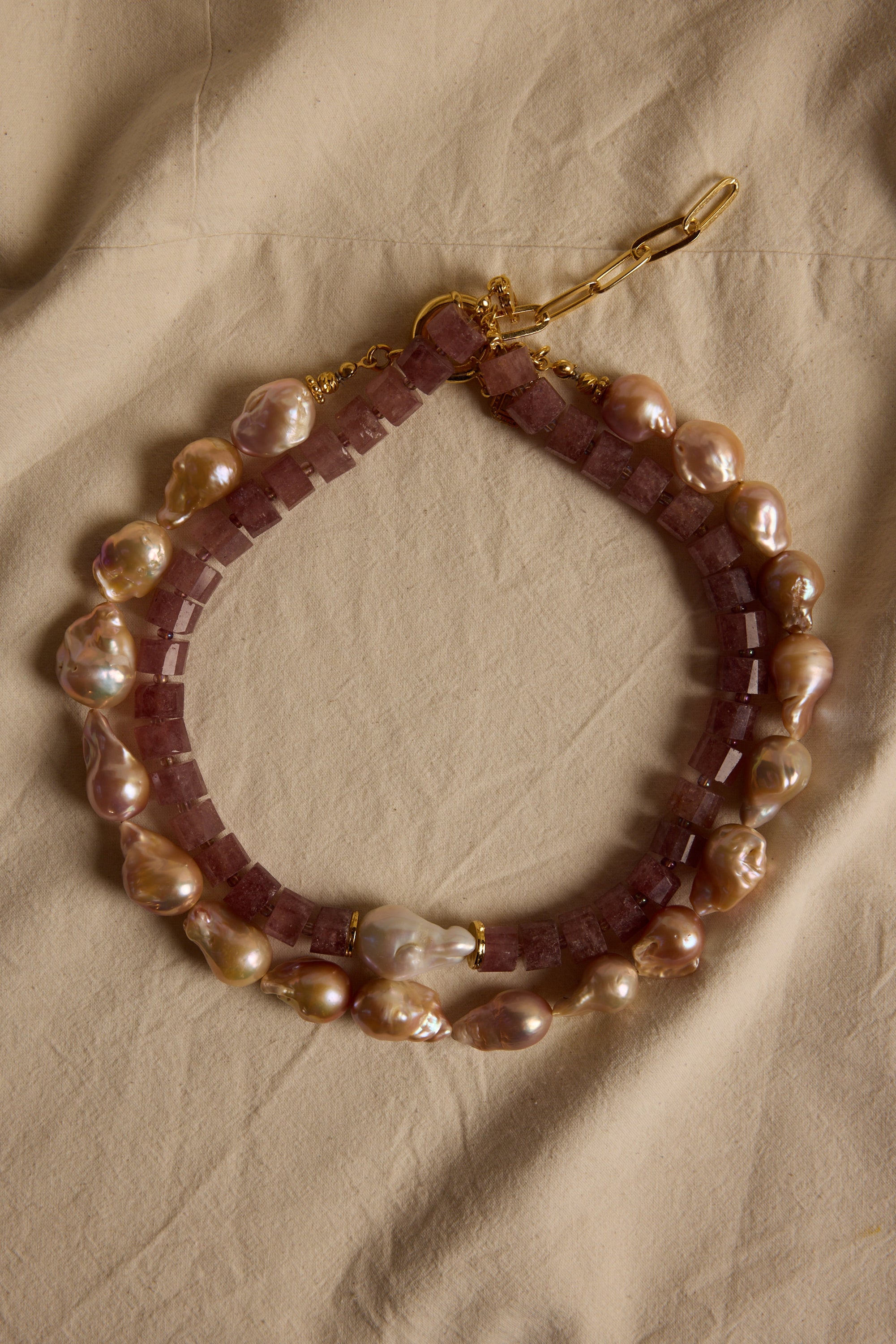 ROSE MARINE BAROQUE NECKLACE