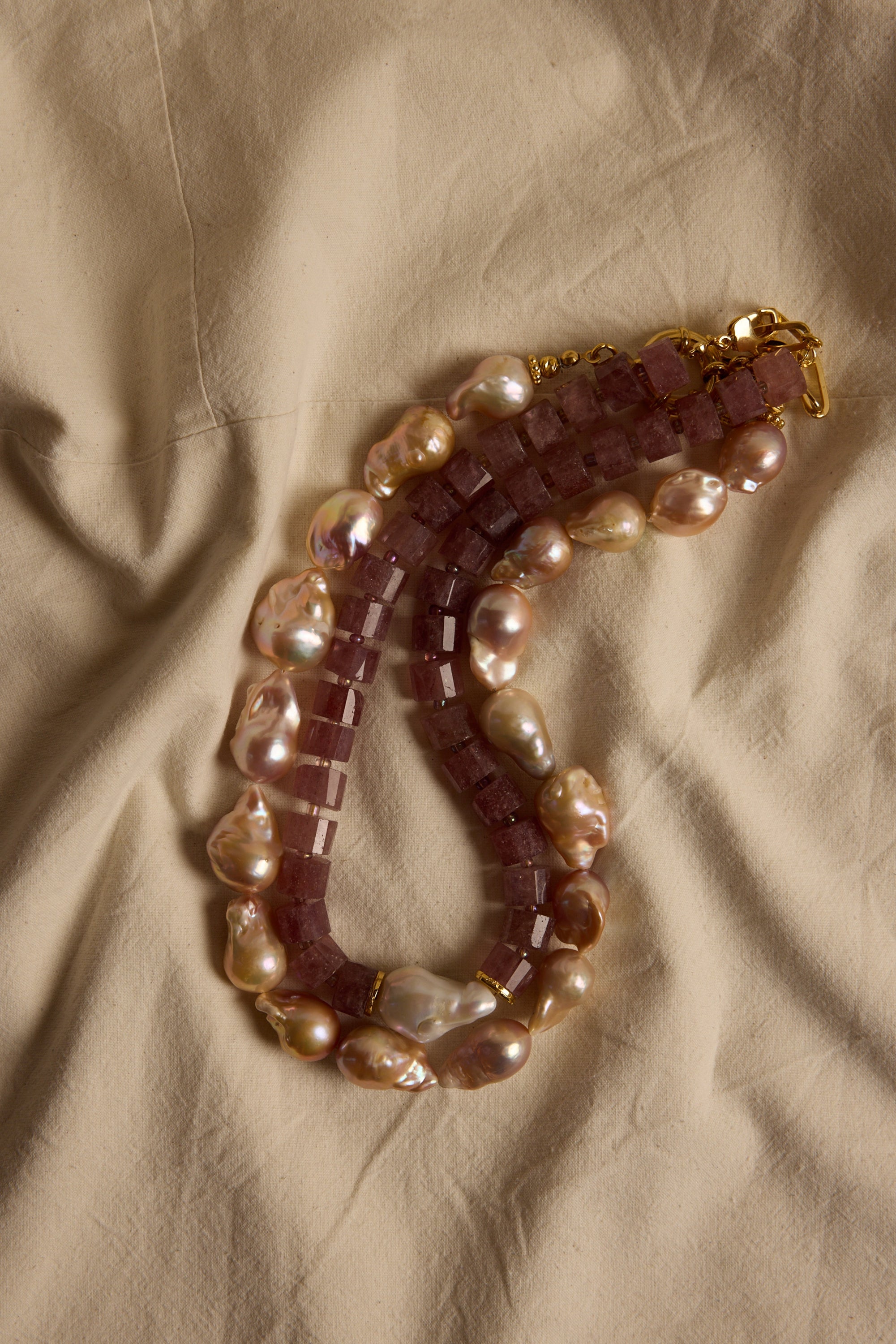 ROSE MARINE BAROQUE NECKLACE