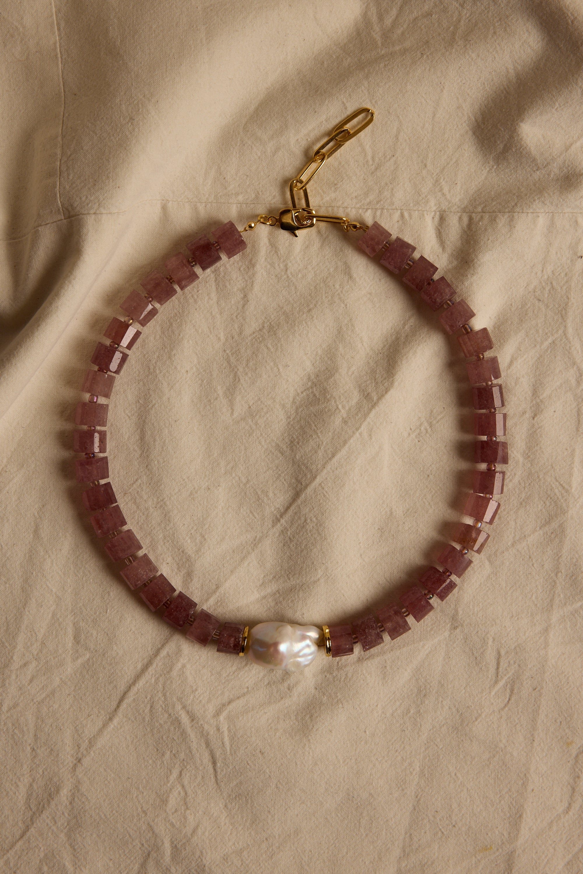 ROSE MARINE BAROQUE NECKLACE