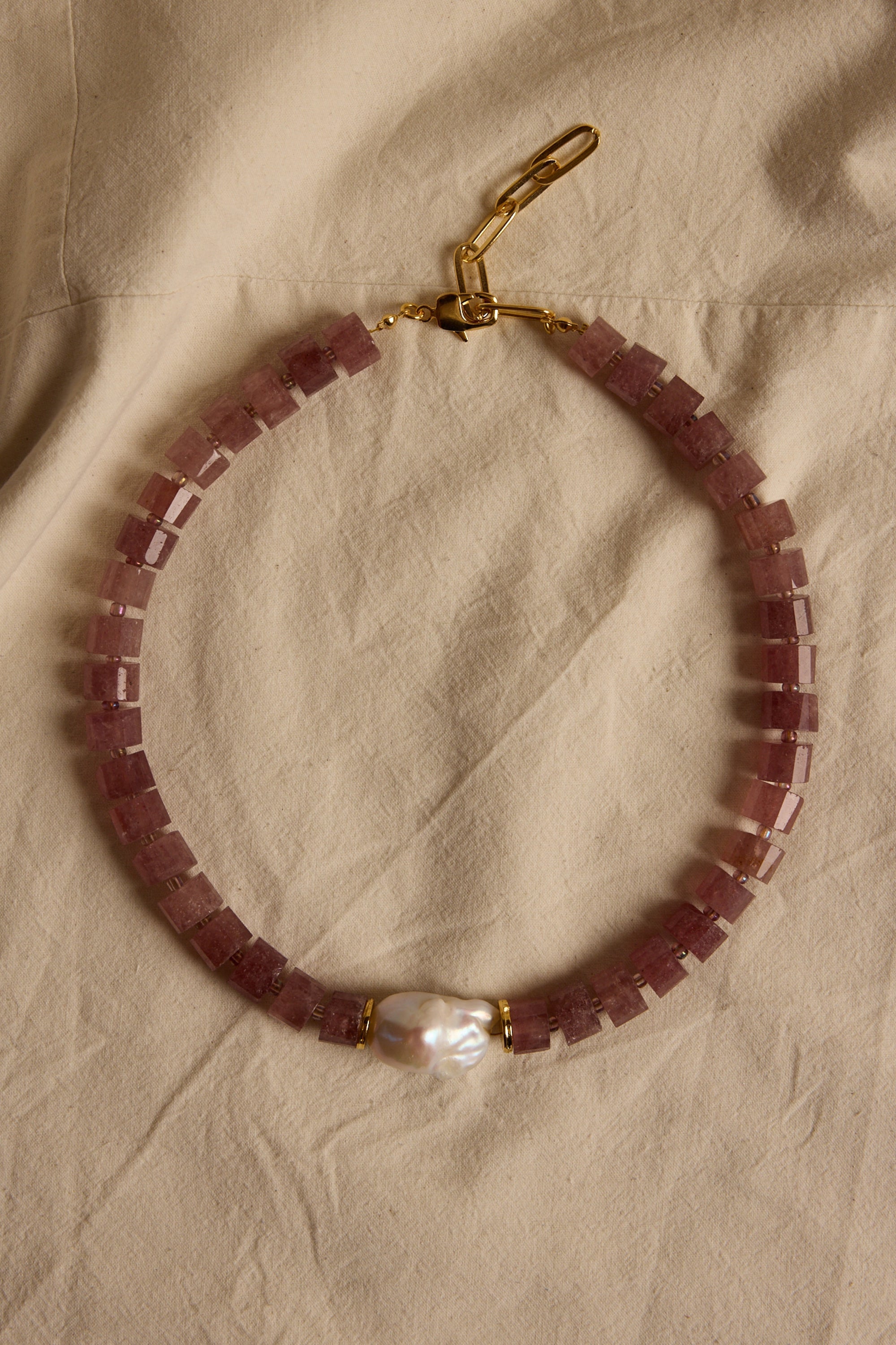 ROSE MARINE BAROQUE NECKLACE