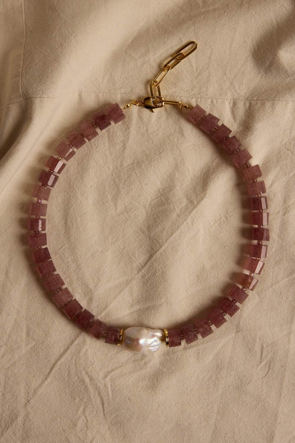 ROSE MARINE BAROQUE NECKLACE