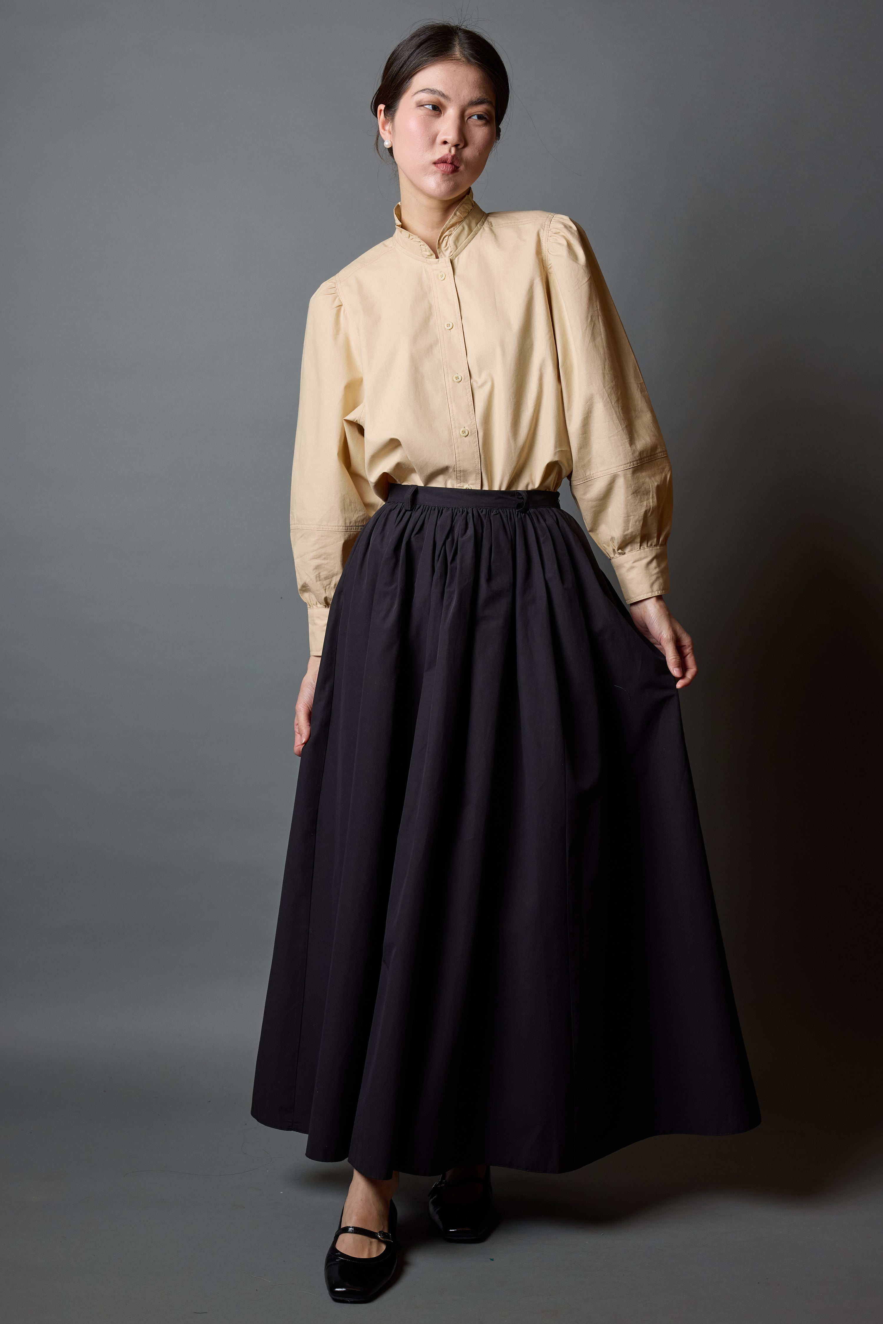 À la Folie 1935's Dark Beige Shirt