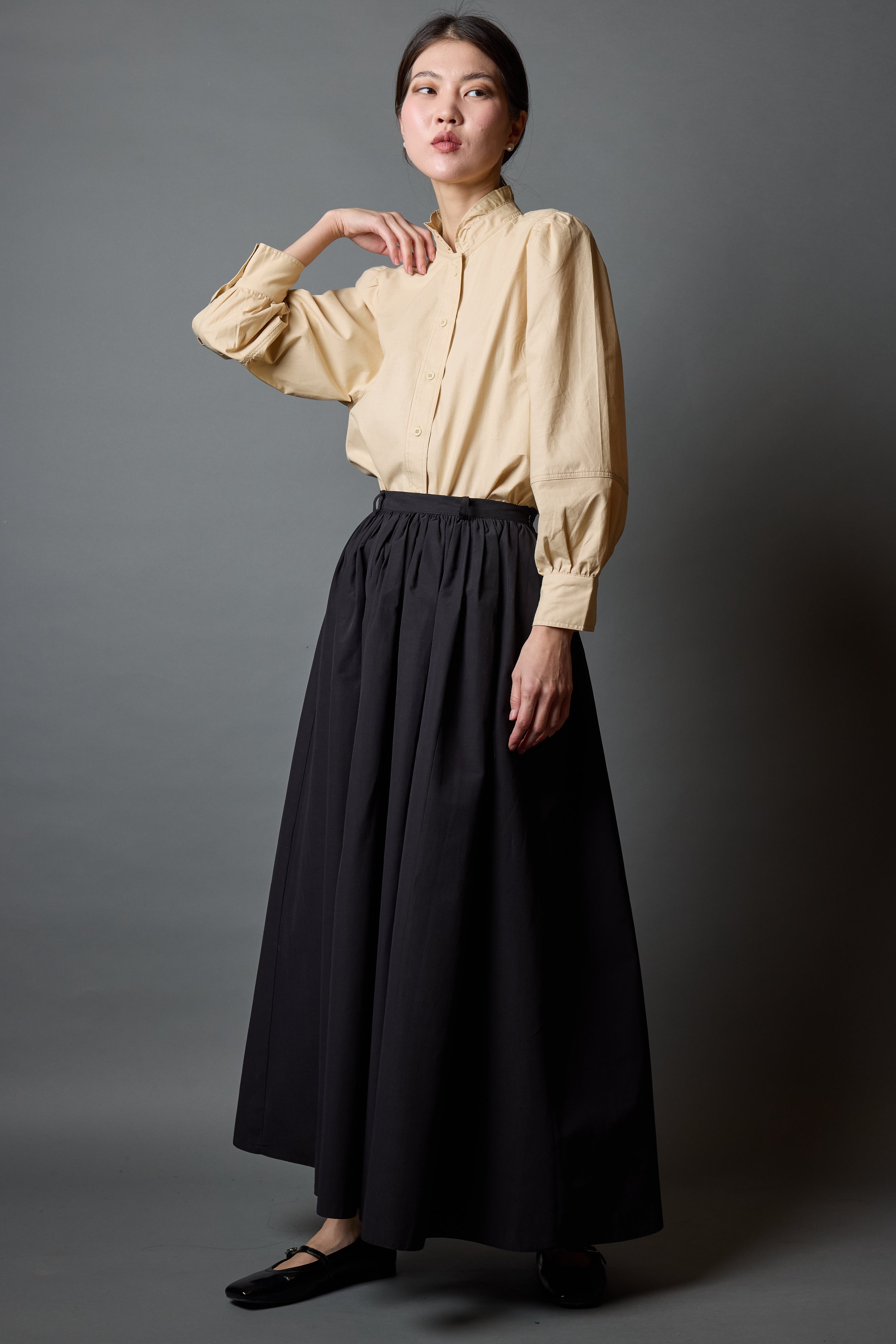 À la Folie 1935's Dark Beige Shirt