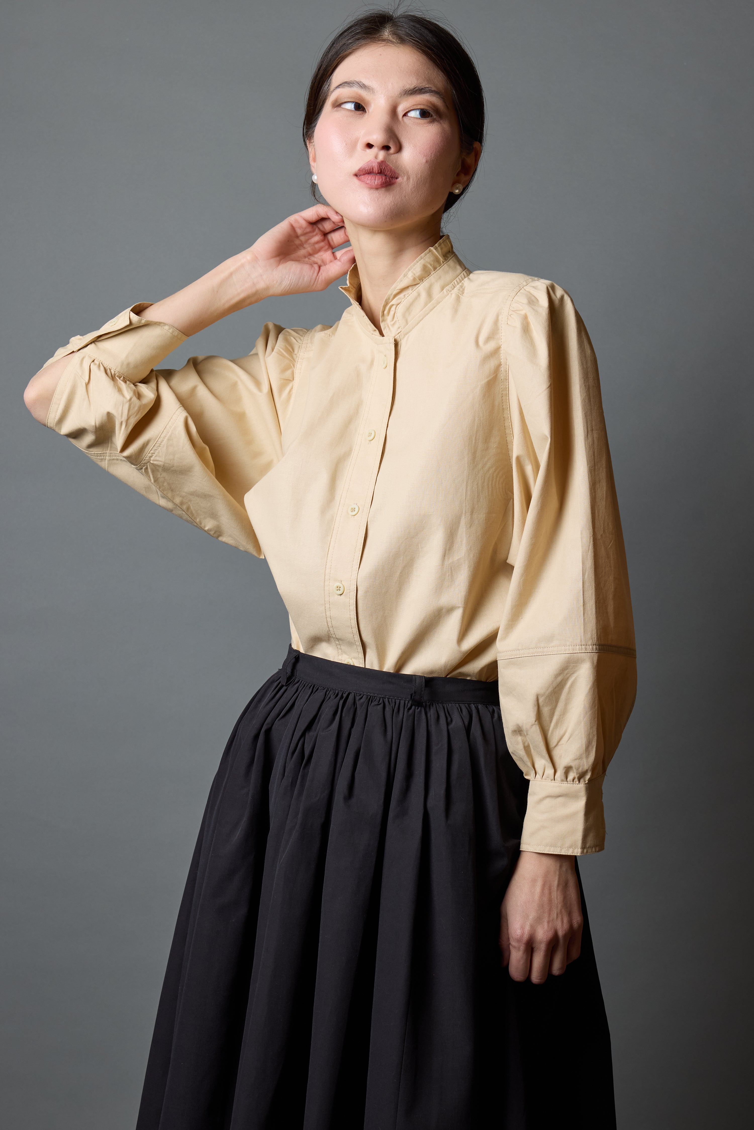 À la Folie 1935's Dark Beige Shirt