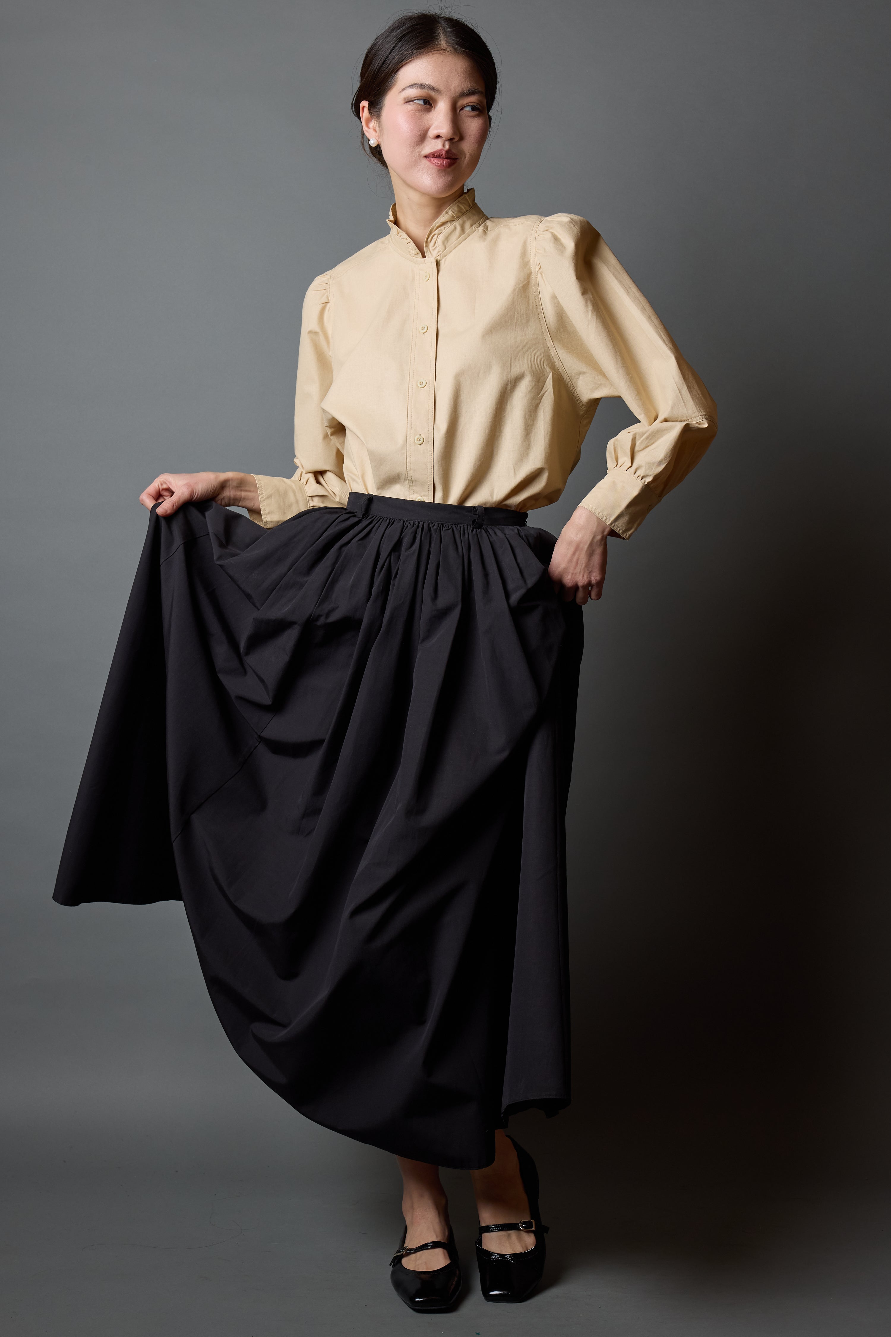 À la Folie 1935's Dark Beige Shirt