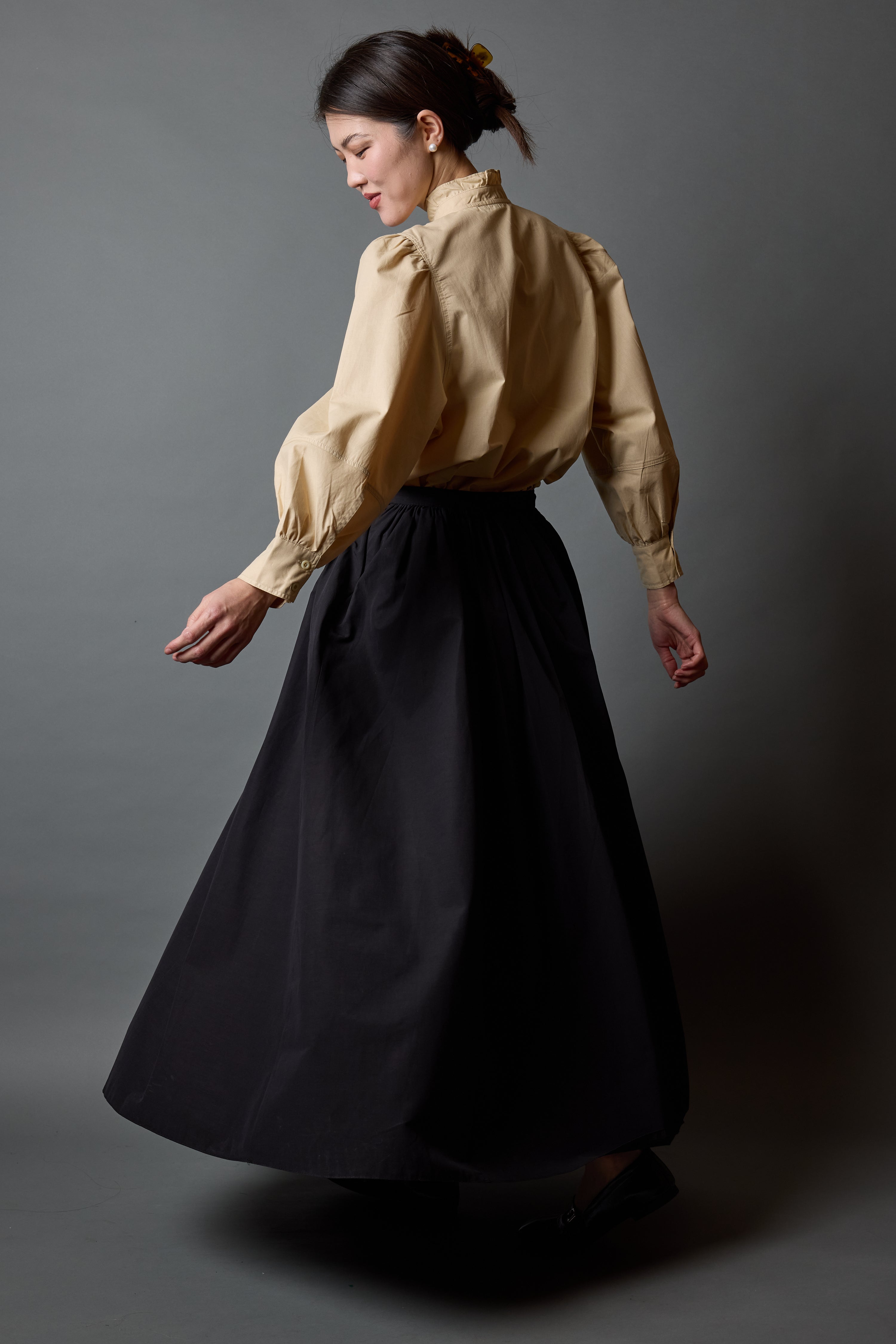 À la Folie 1935's Dark Beige Shirt