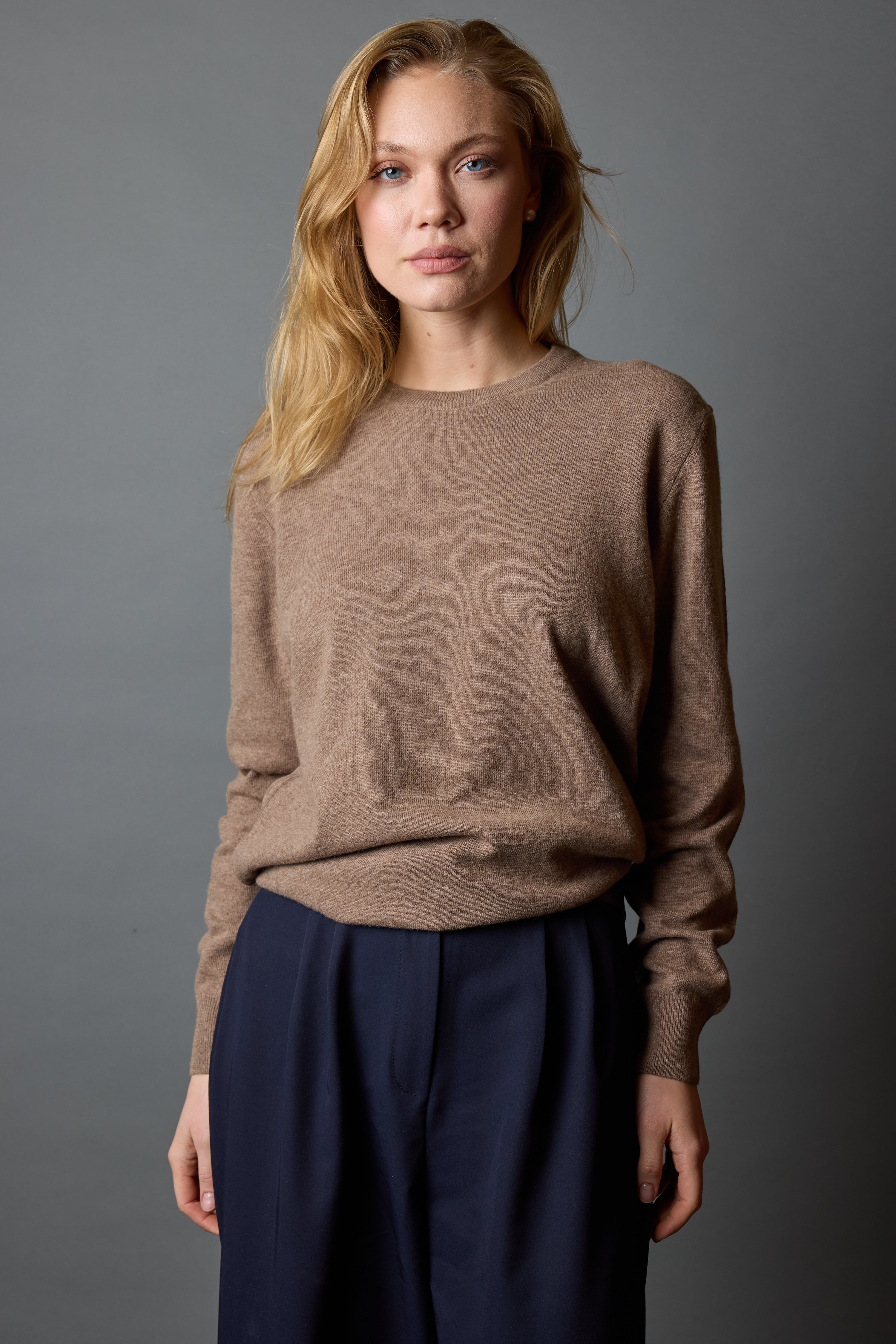 WOOL CREW NECK UNISEX SWEATER MINK