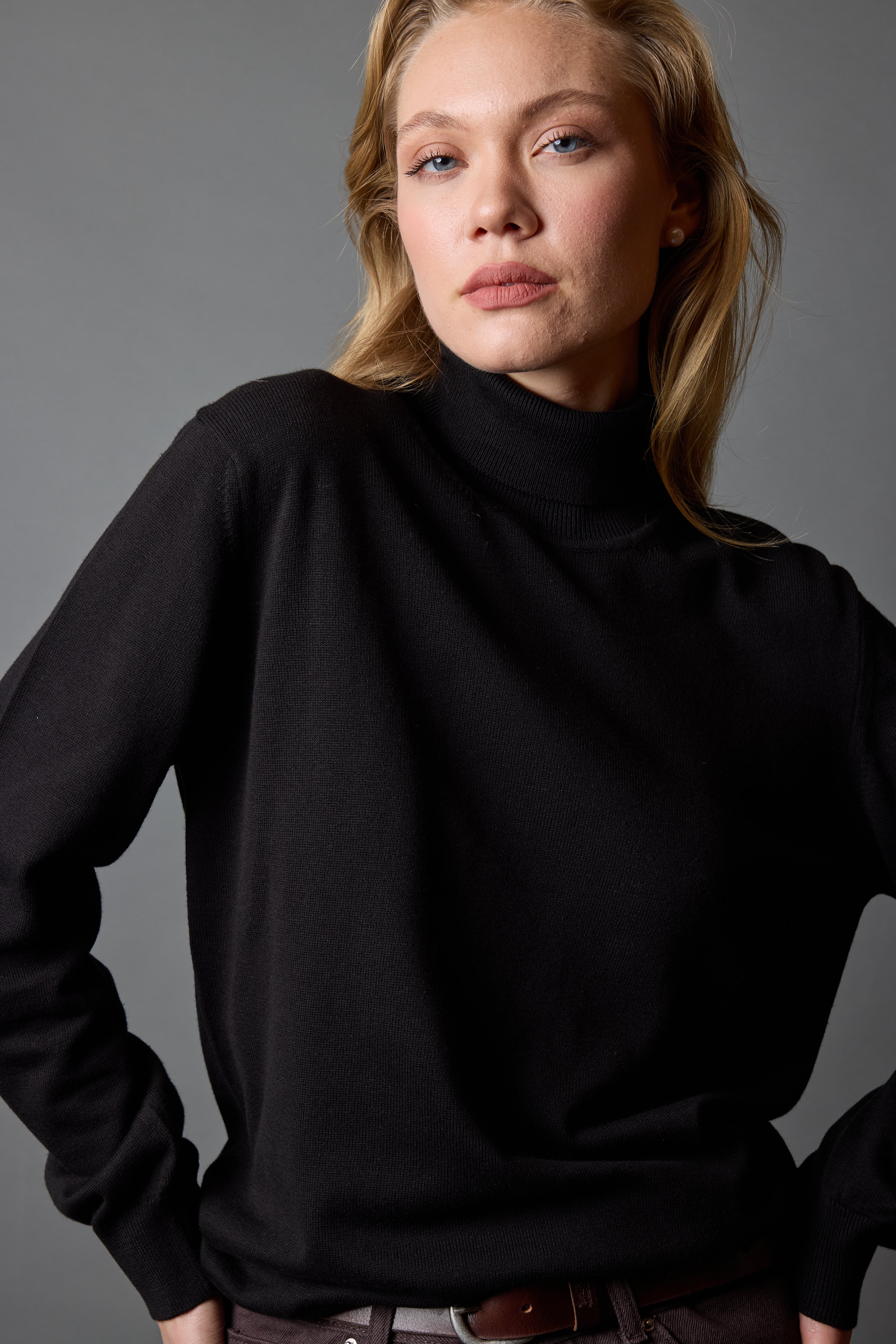 PAMUK YUKSEK YAKA UNISEX KAZAK SIYAH