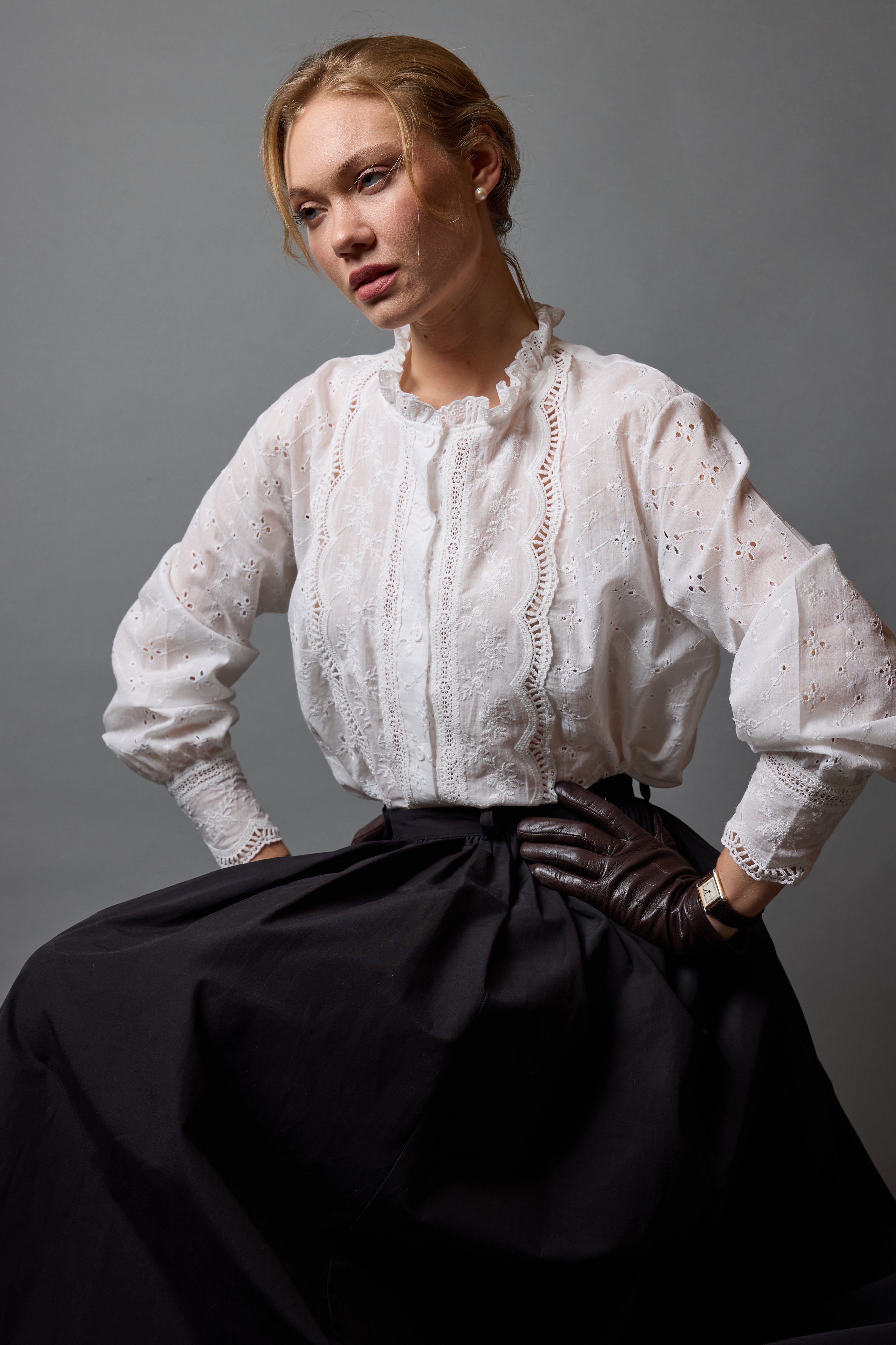 MARIA DANTEL DETAYLI FIRFIRLI PAMUK GOMLEK BEYAZ