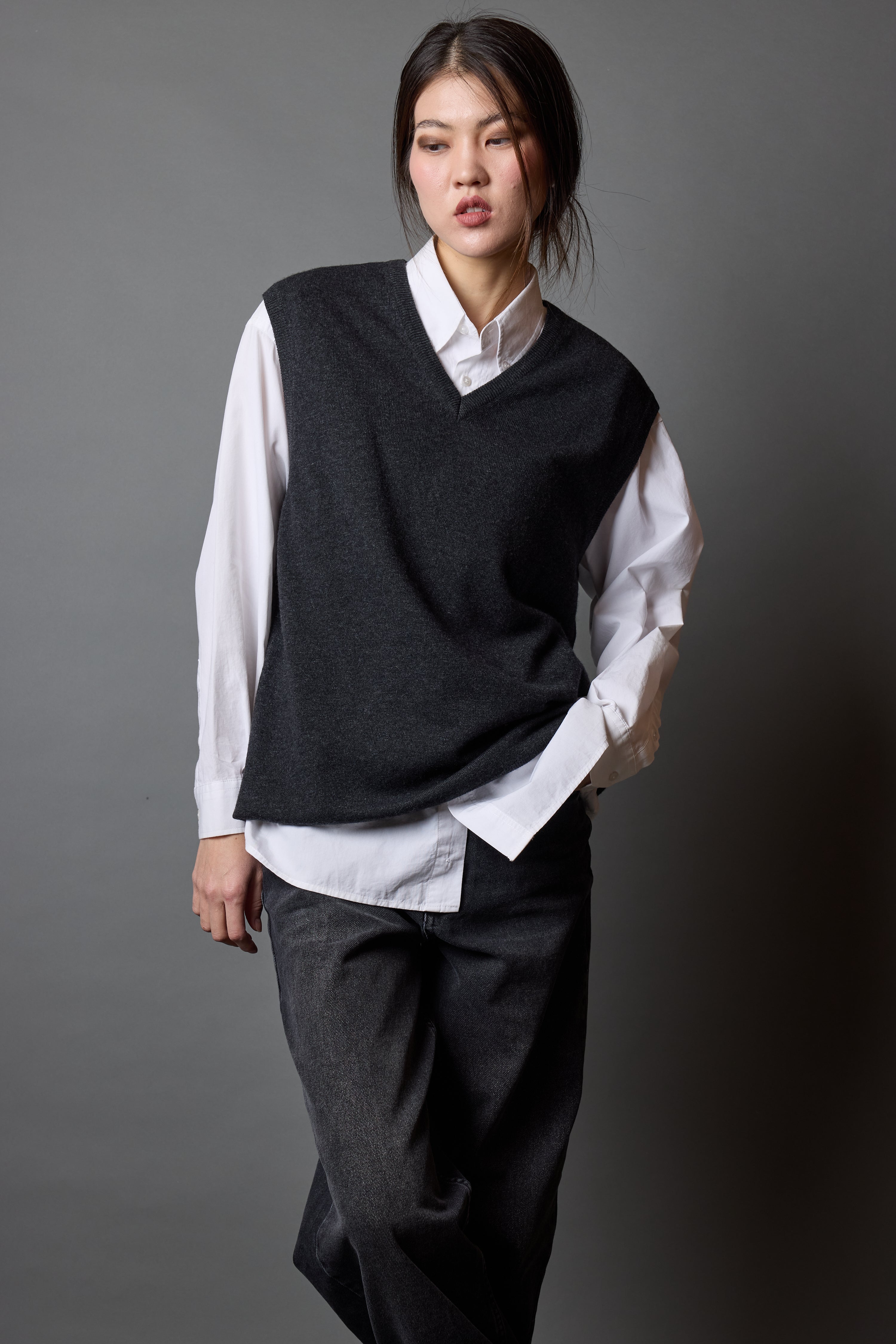 YUN V YAKA UNISEX SUVETER FUME