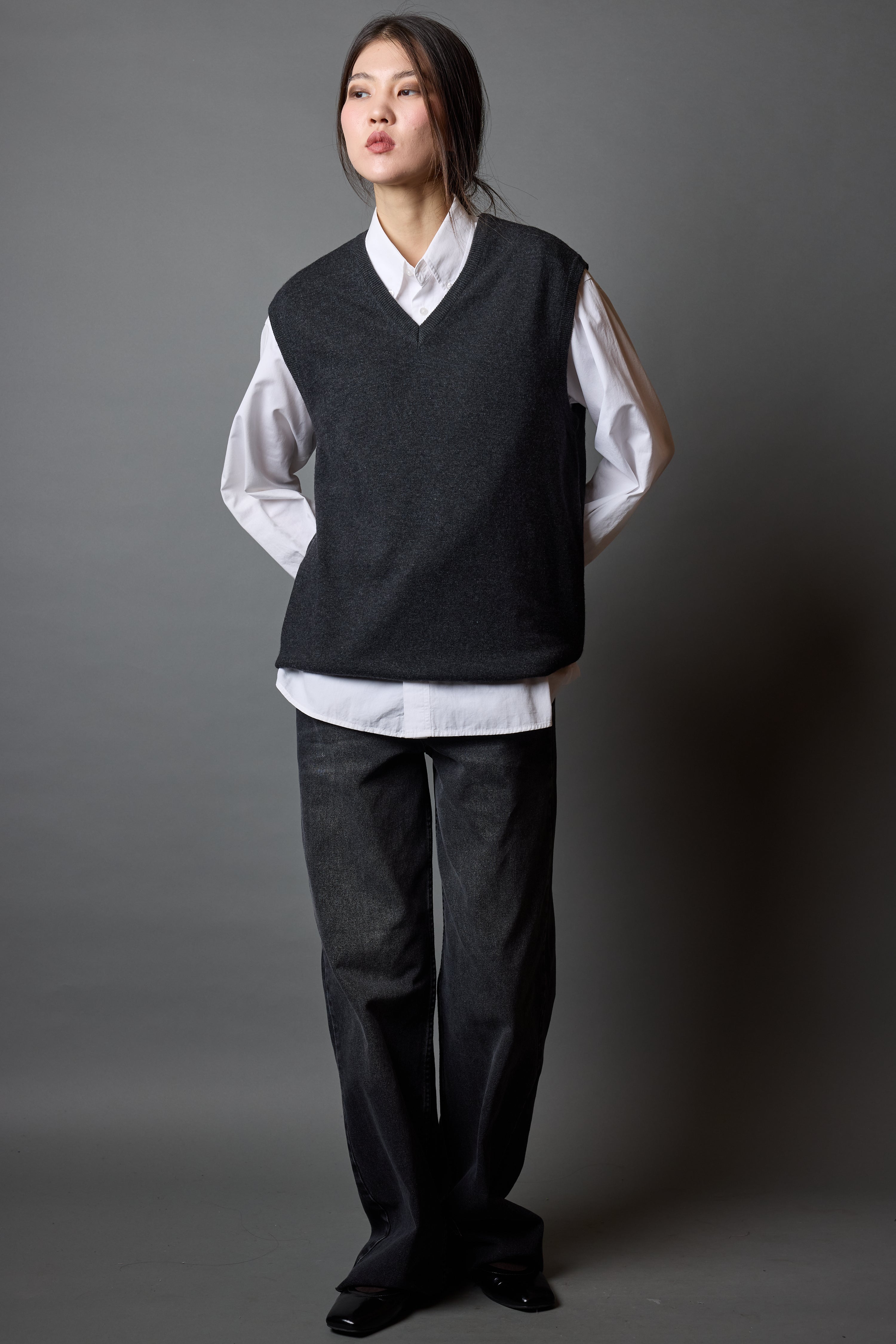 YUN V YAKA UNISEX SUVETER FUME