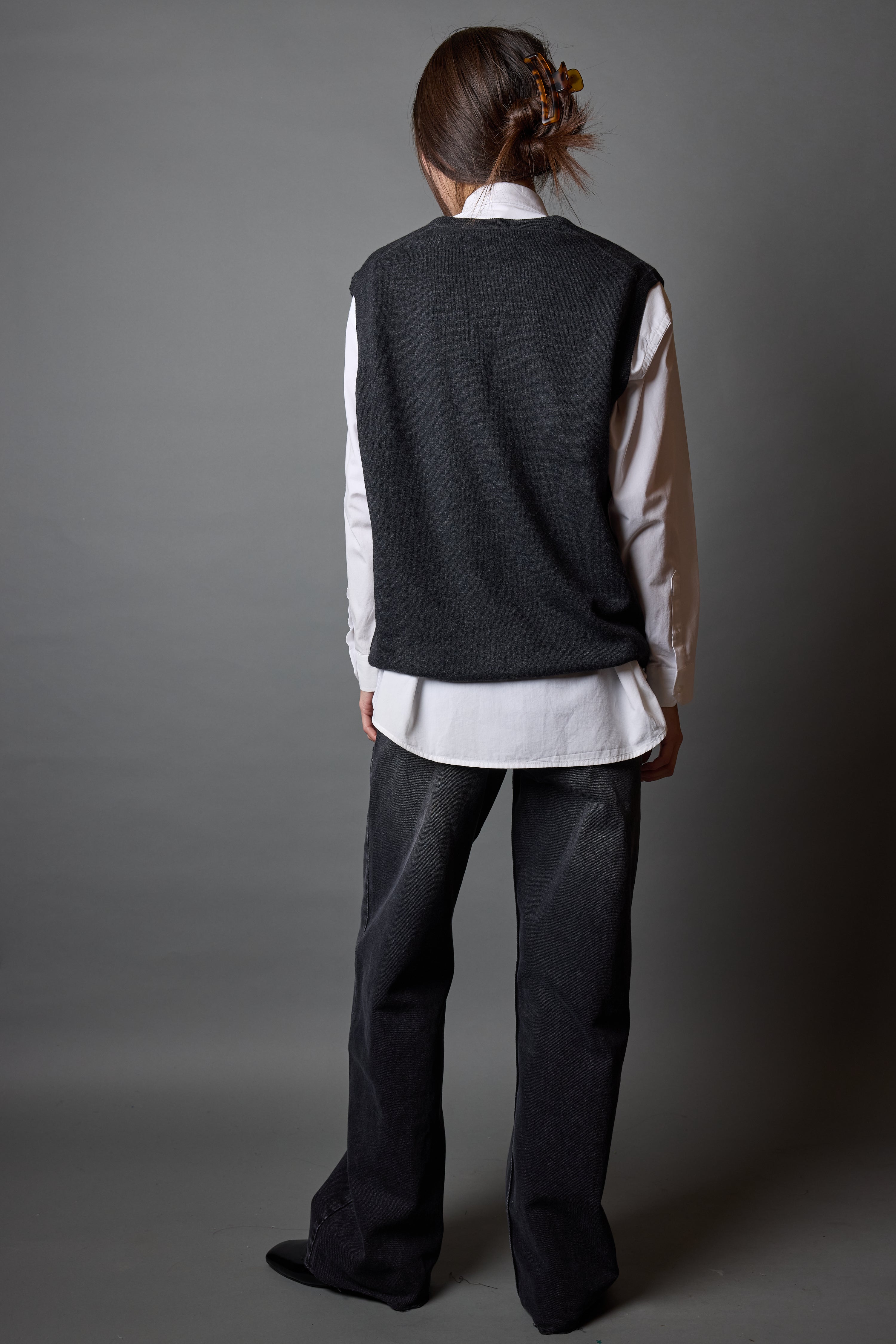 YUN V YAKA UNISEX SUVETER FUME