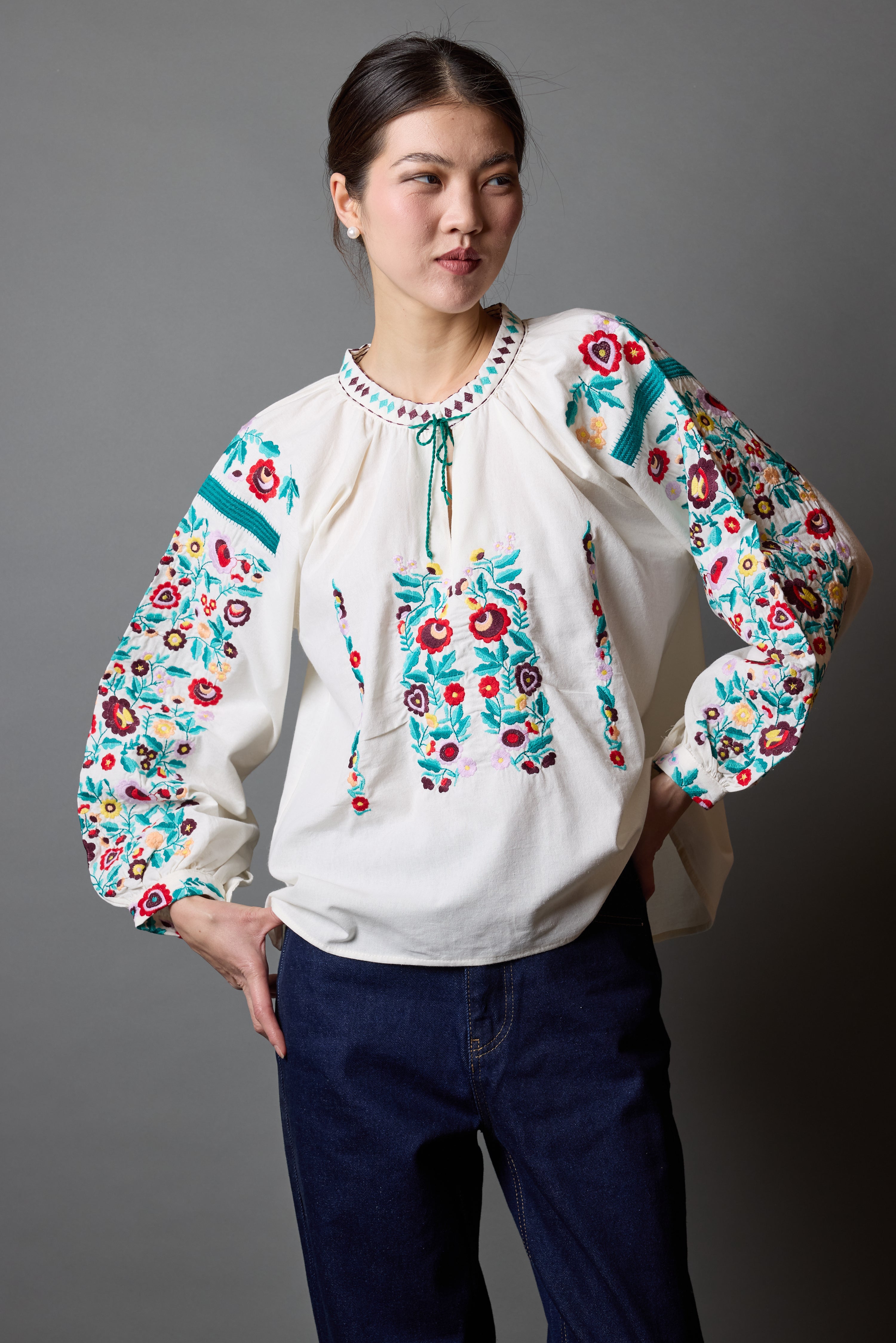 ANTOINE HAKIM YAKA BLUZ