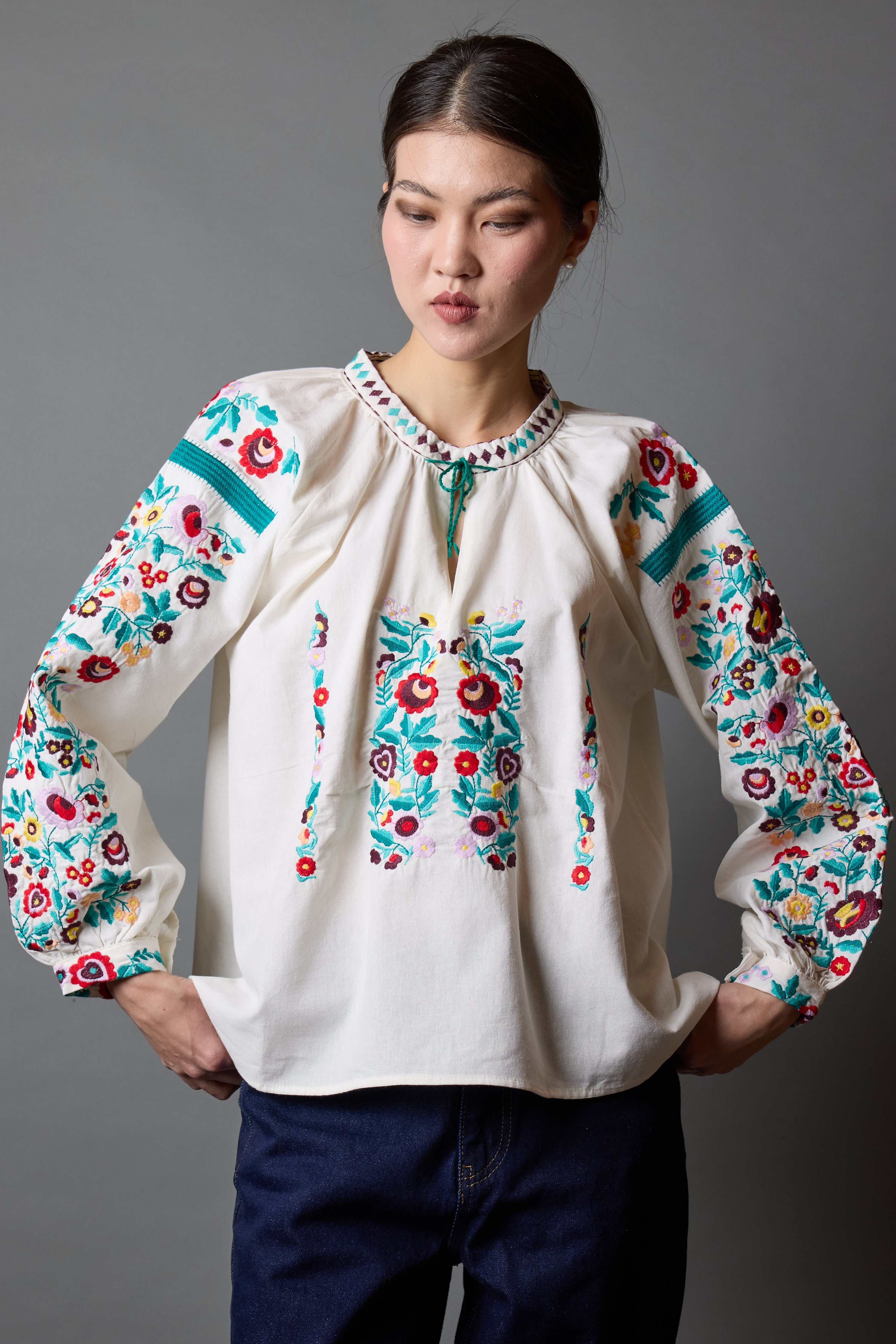 ANTOINE HAKIM YAKA BLUZ