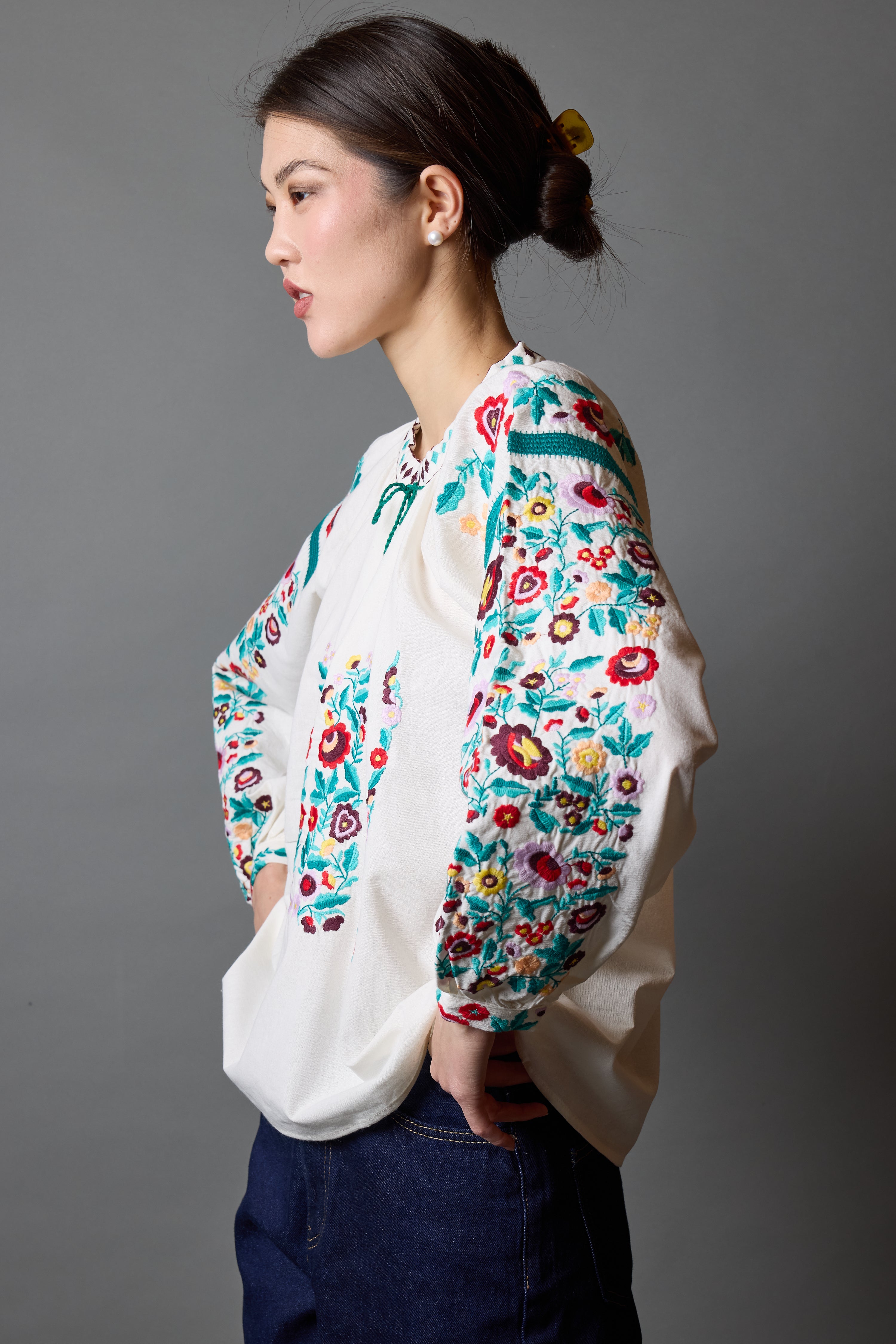 ANTOINE HAKIM YAKA BLUZ