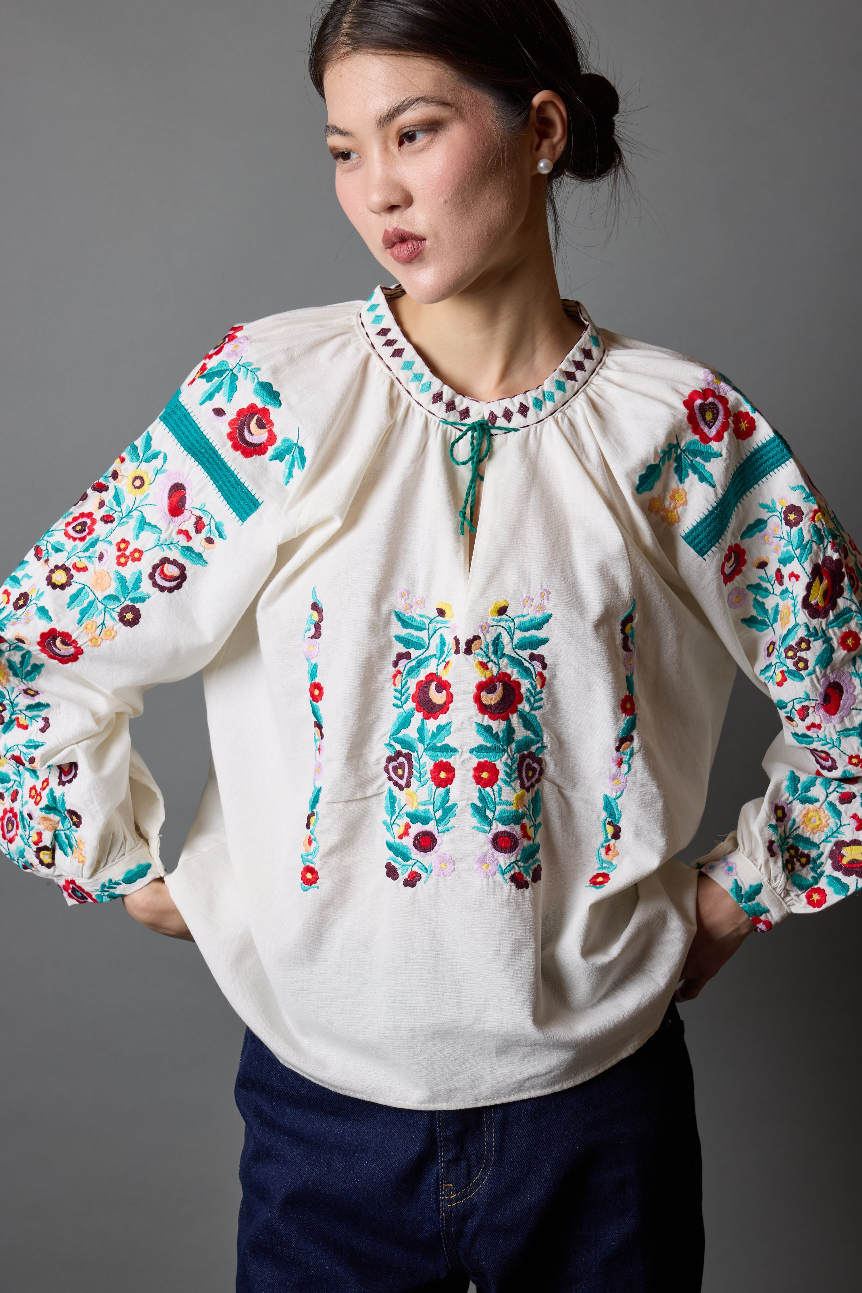 ANTOINE HAKIM YAKA BLUZ