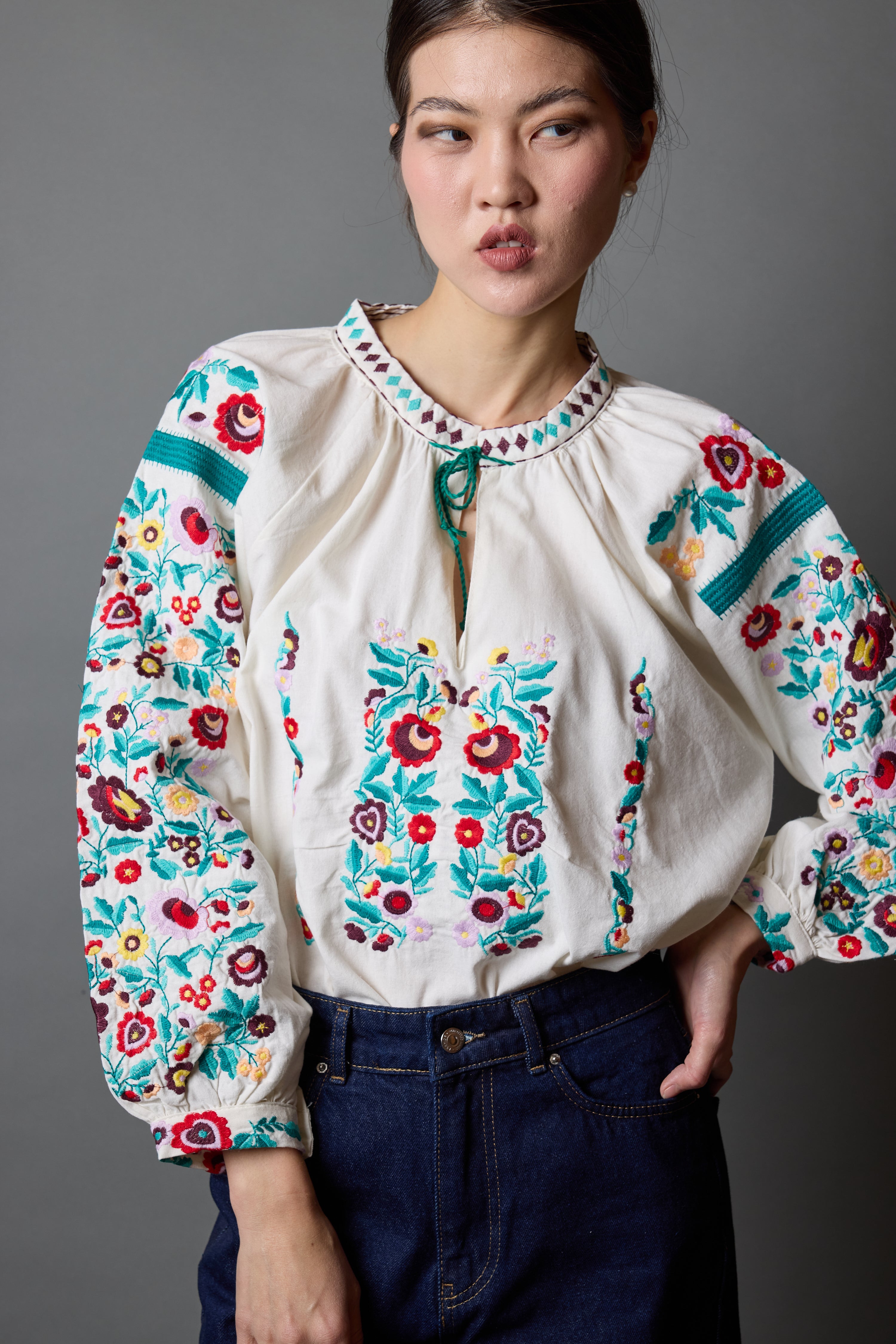 ANTOINE HAKIM YAKA BLUZ