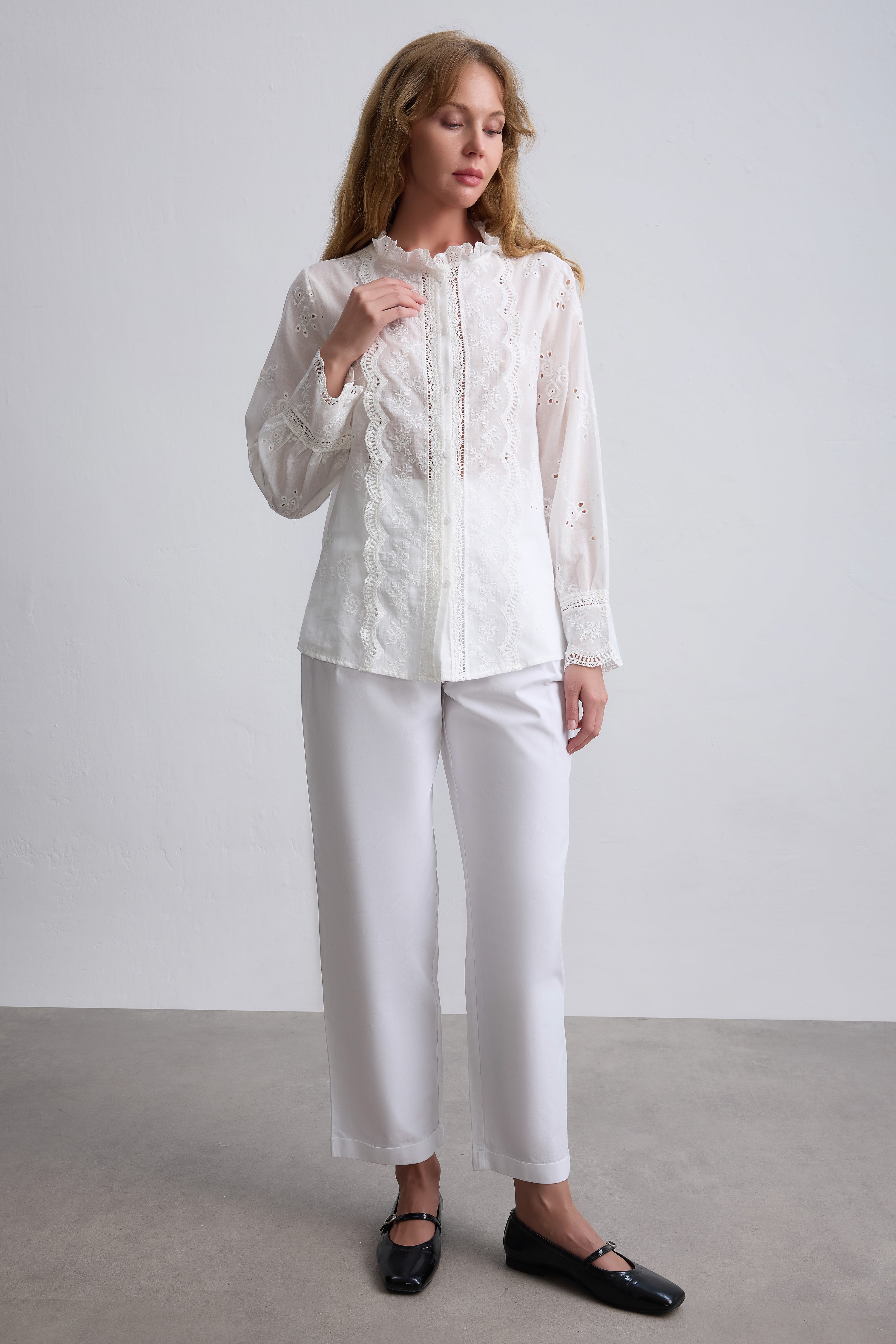 MARIA DANTEL DETAYLI FIRFIRLI PAMUK GOMLEK BEYAZ