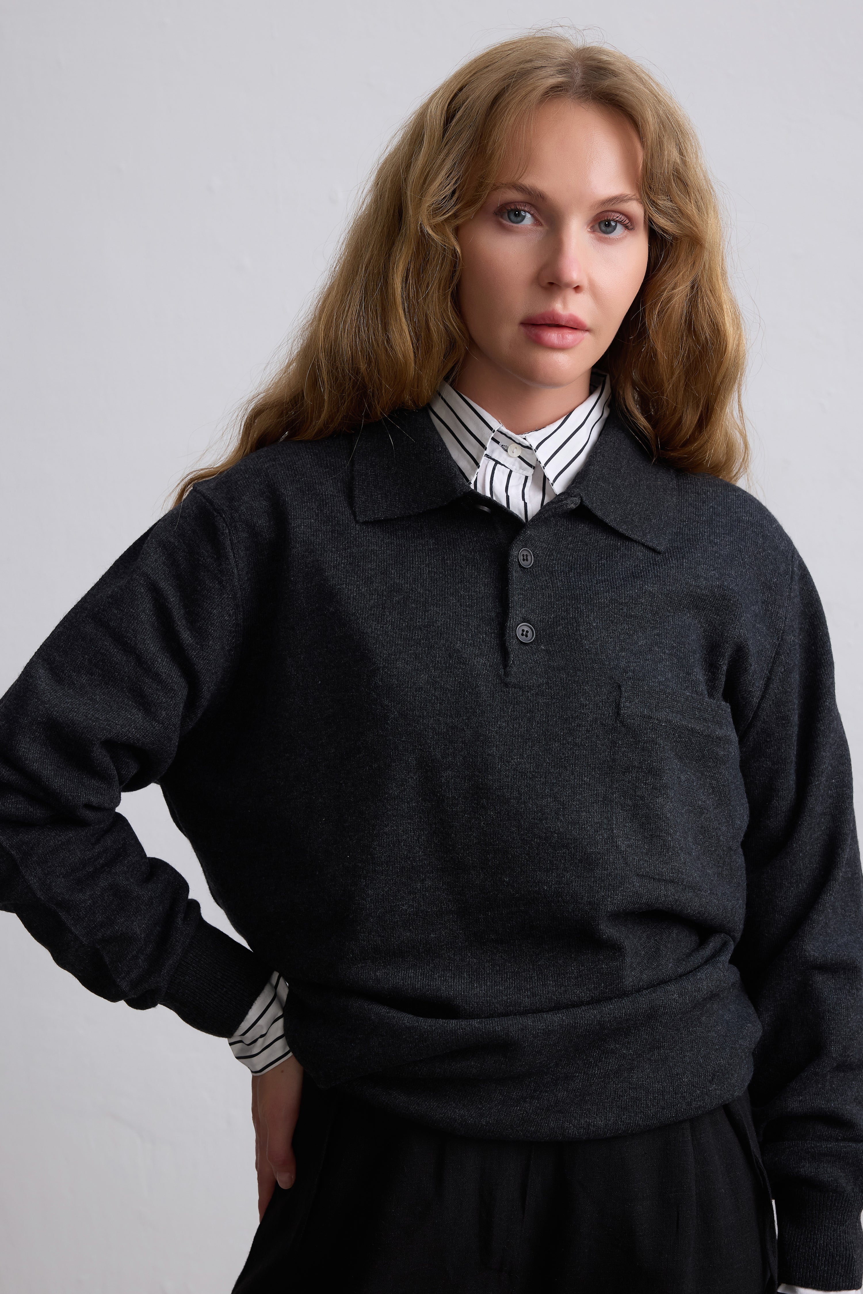 YUN POLO YAKA UNISEX KAZAK FUME