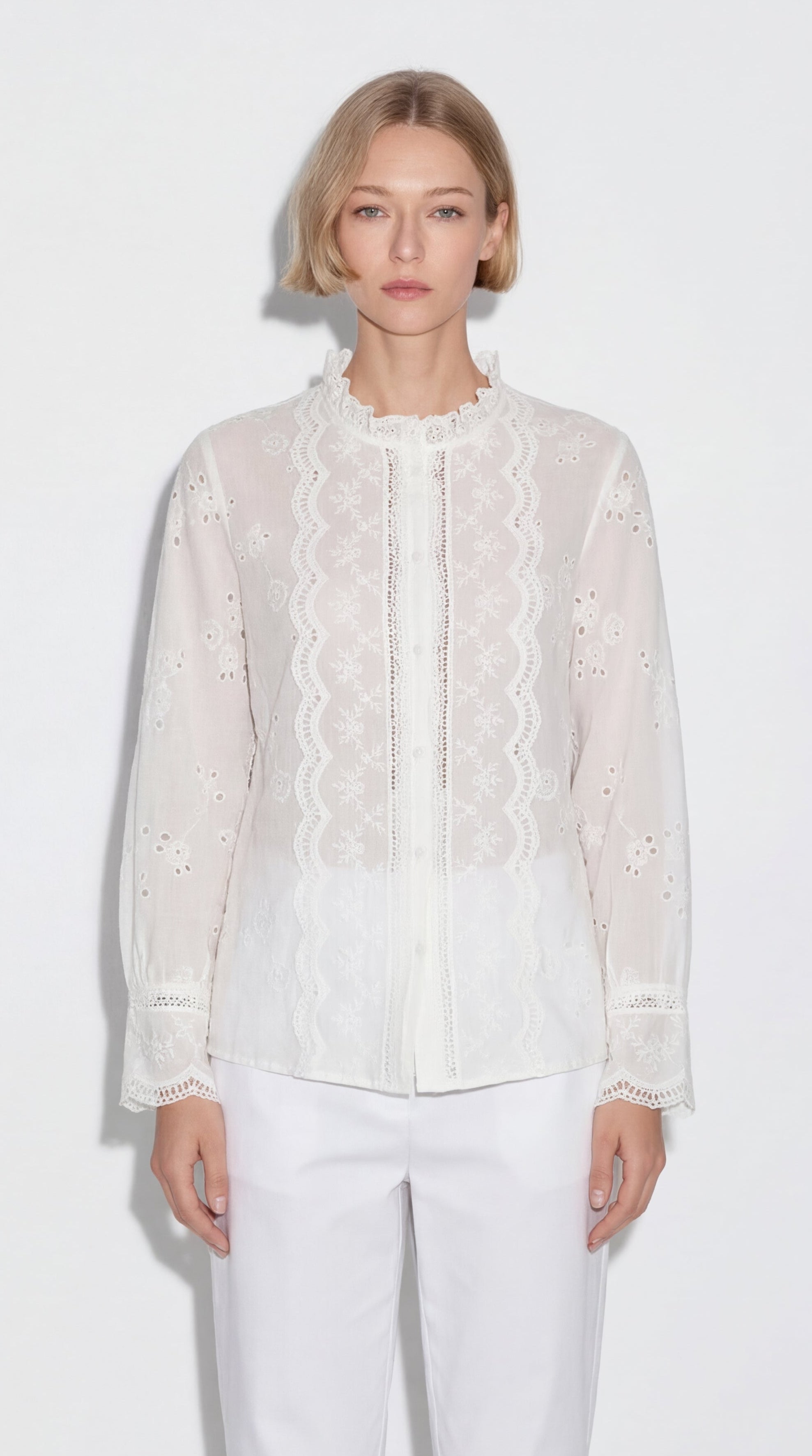 MARIA DANTEL DETAYLI FIRFIRLI PAMUK GOMLEK BEYAZ