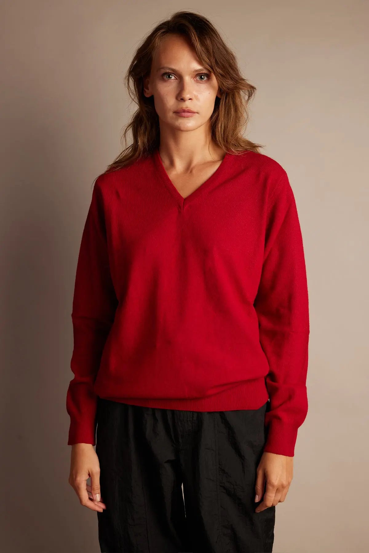 YÜN VE KAŞMİR KARIŞIMLI V YAKA UNISEX KAZAK KIRMIZI HARMONIOUS