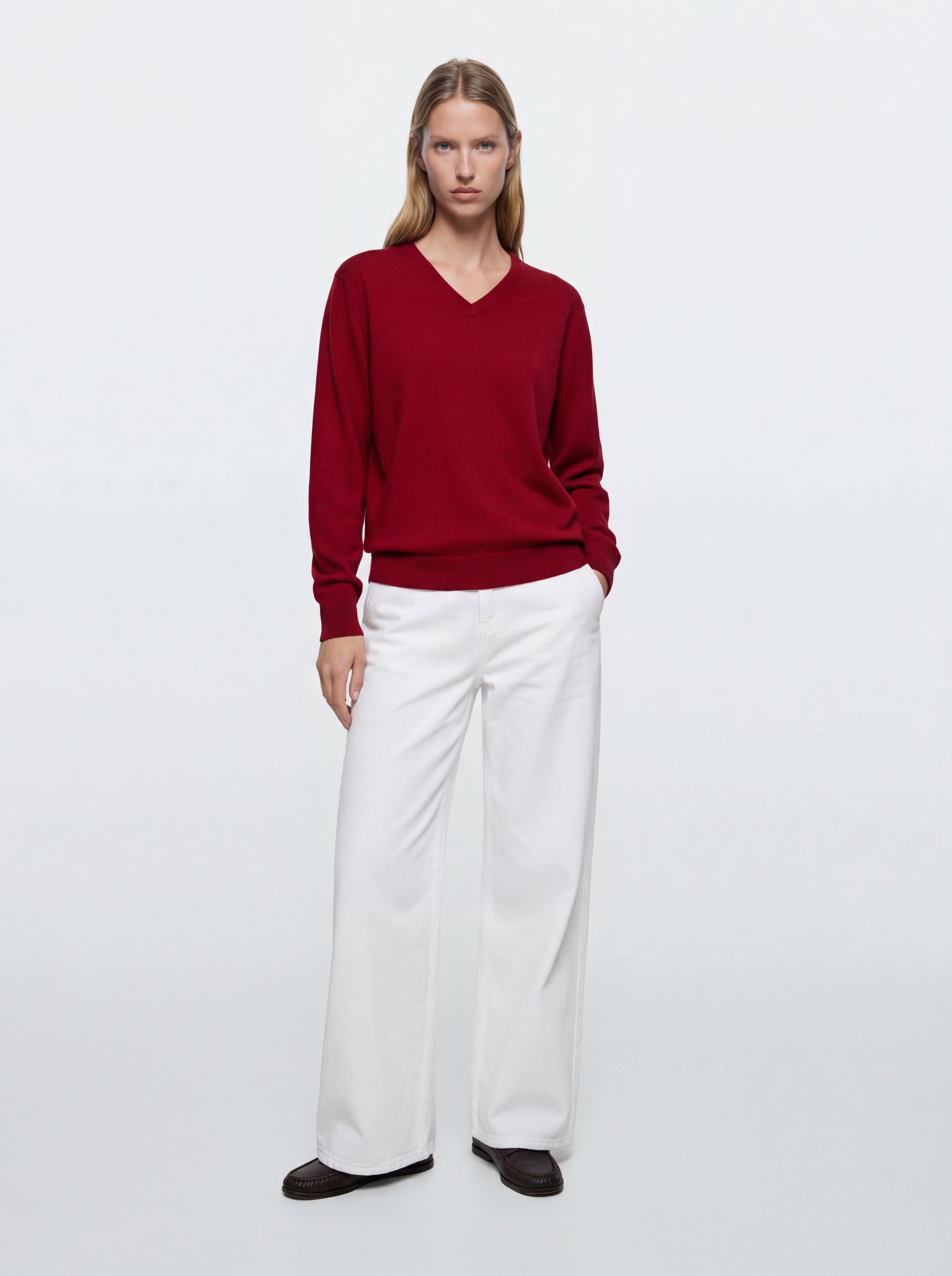 WOOL V-NECK UNISEX SWEATER RED