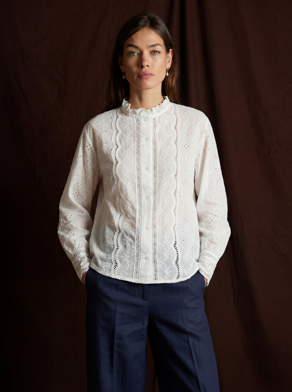 MARIA DANTEL DETAYLI FIRFIRLI PAMUK GOMLEK BEYAZ