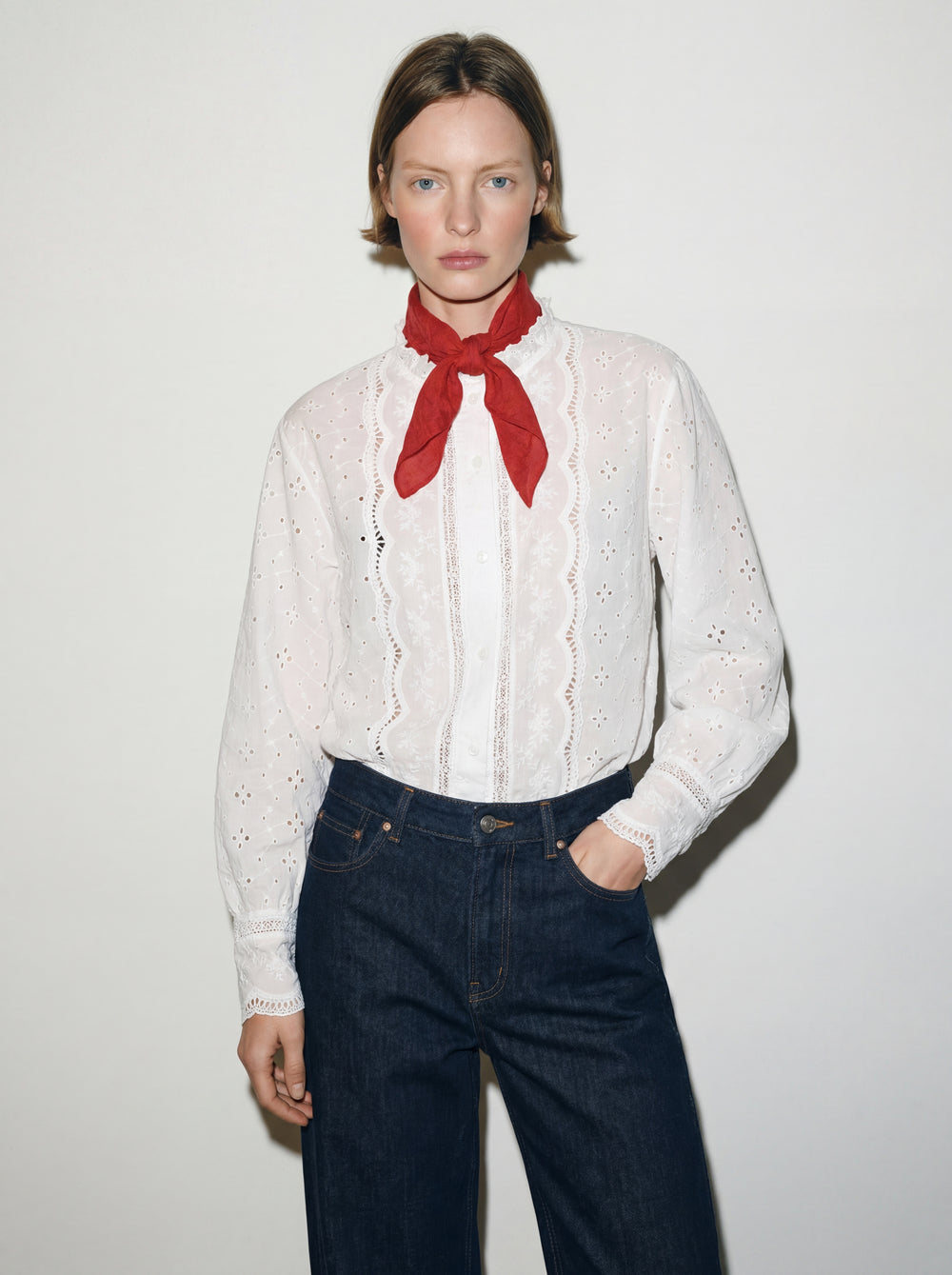 MARIA DANTEL DETAYLI FIRFIRLI PAMUK GOMLEK BEYAZ