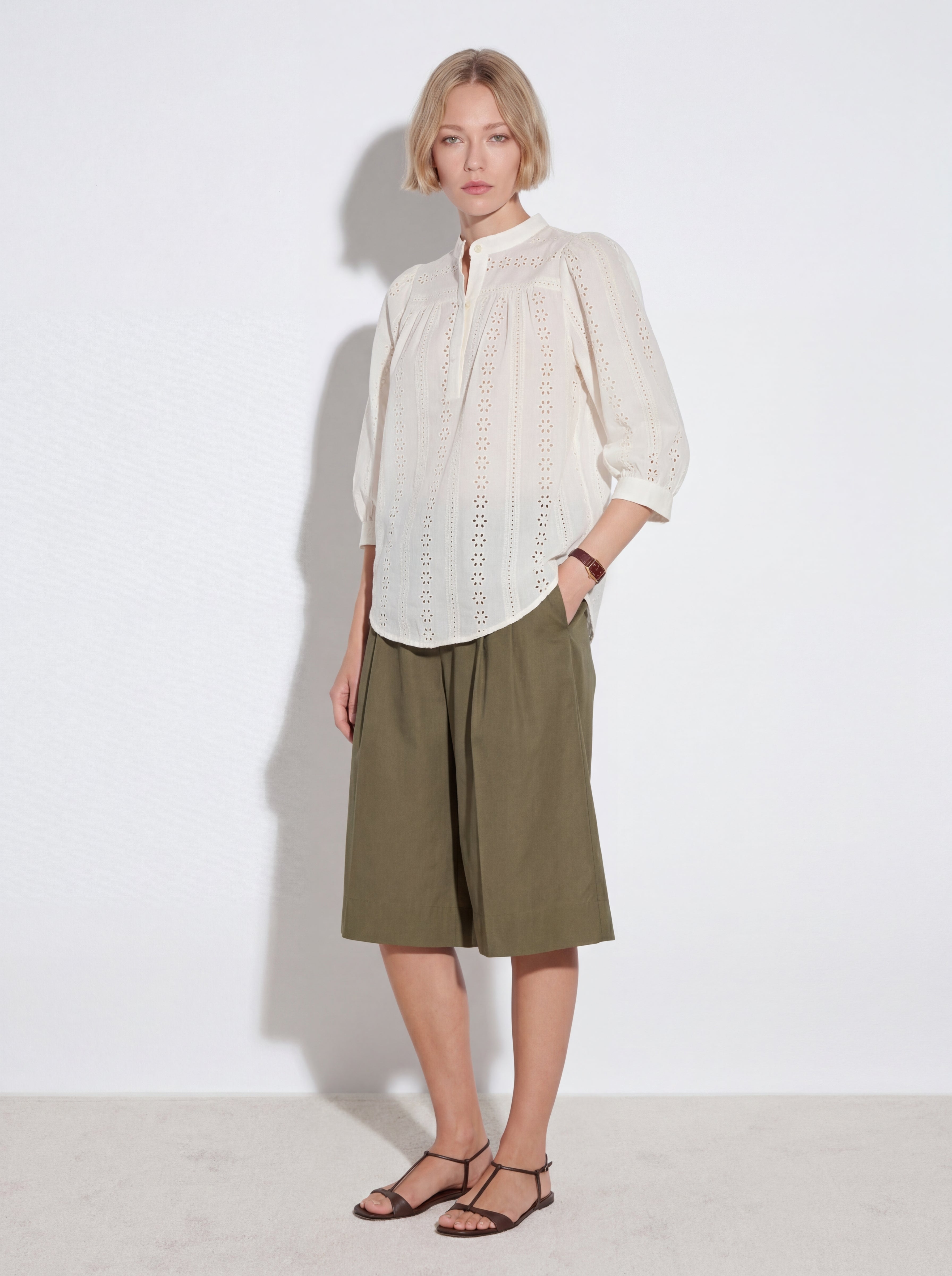 JANE STANDARD COLLAR HOLE HEAT BLOUSE