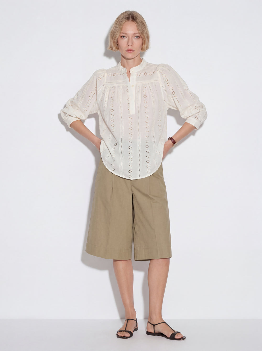 JANE HAKIM YAKA DELIK ISI BLUZ