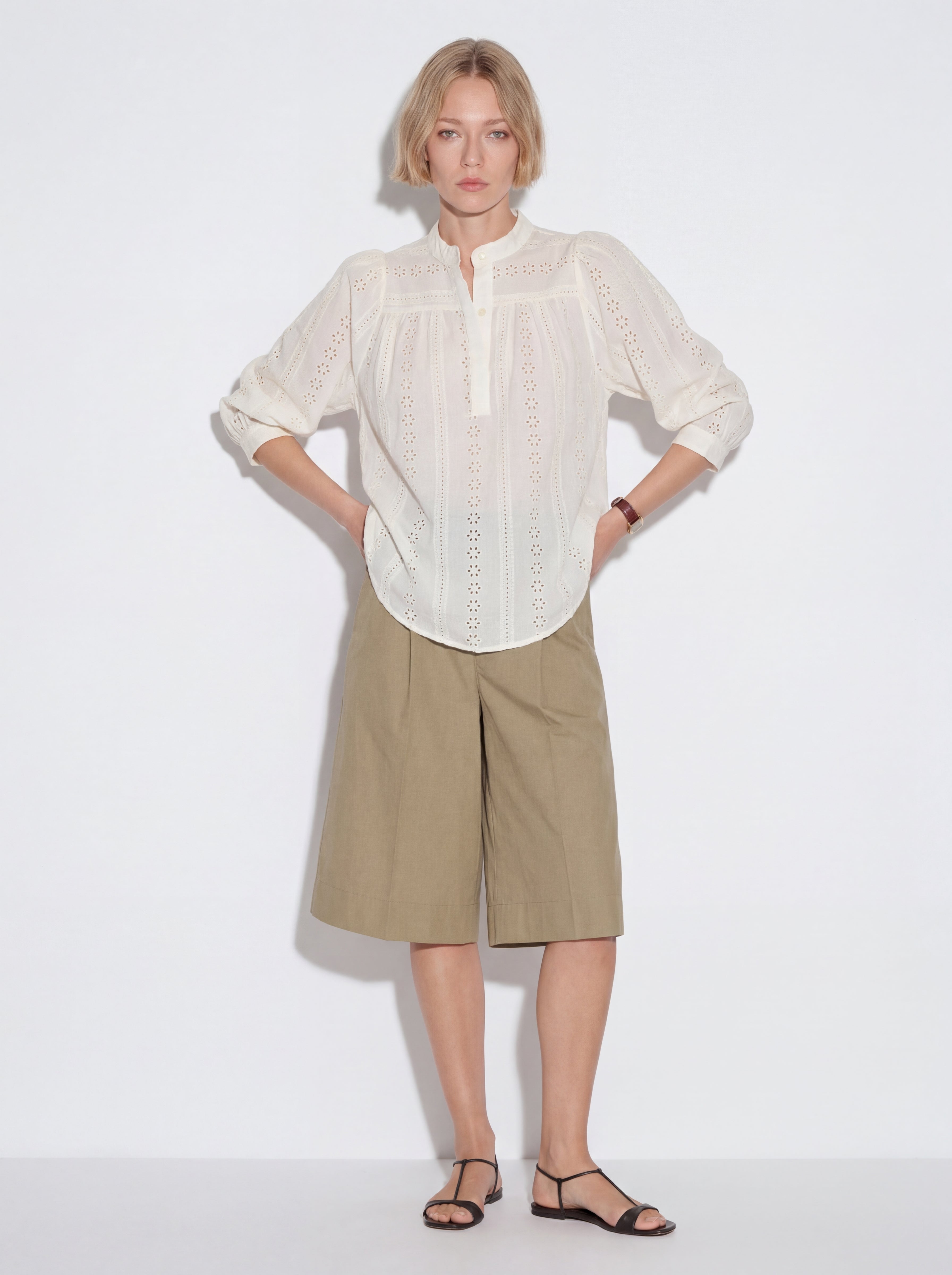 JANE STANDARD COLLAR HOLE HEAT BLOUSE
