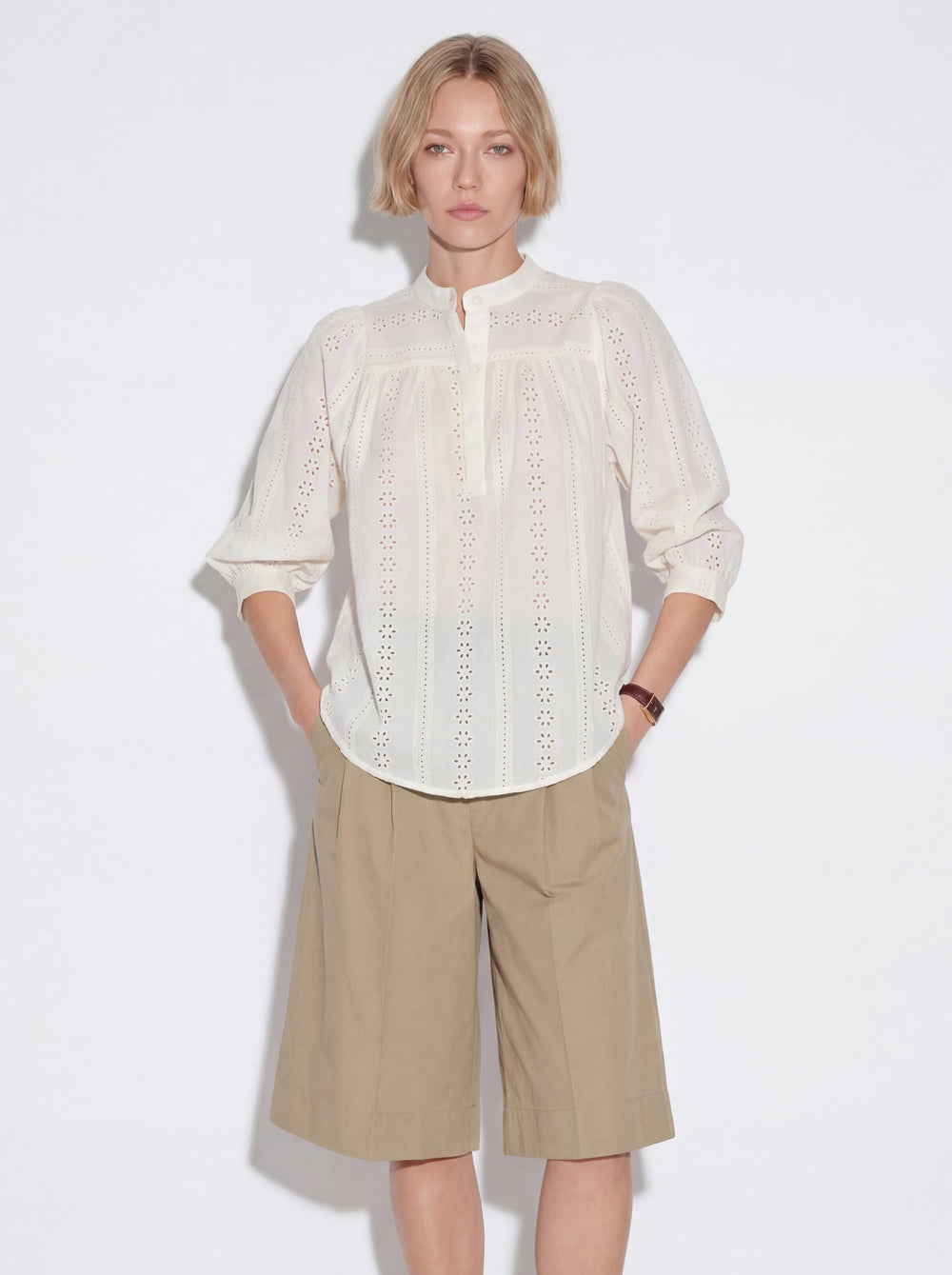 JANE HAKIM YAKA DELIK ISI BLUZ