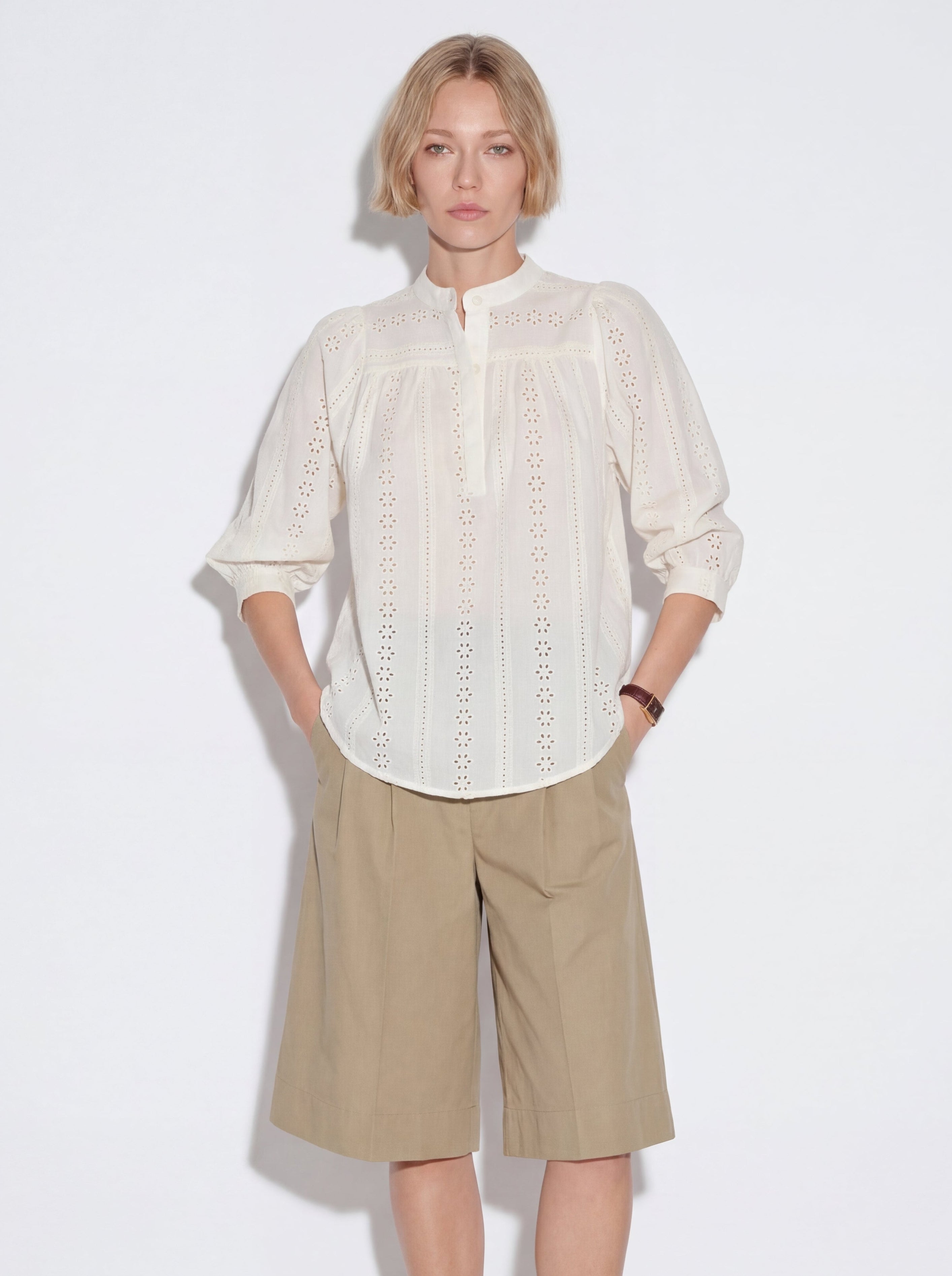 JANE STANDARD COLLAR HOLE HEAT BLOUSE