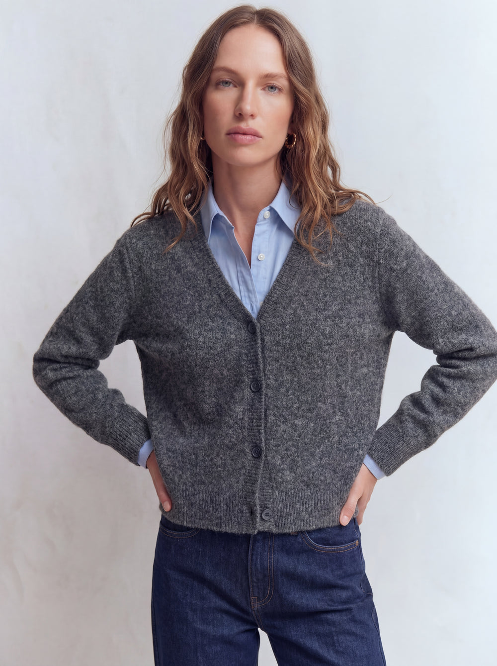 V YAKA YUMUSAK DOKULU TRIKO HIRKA FUME