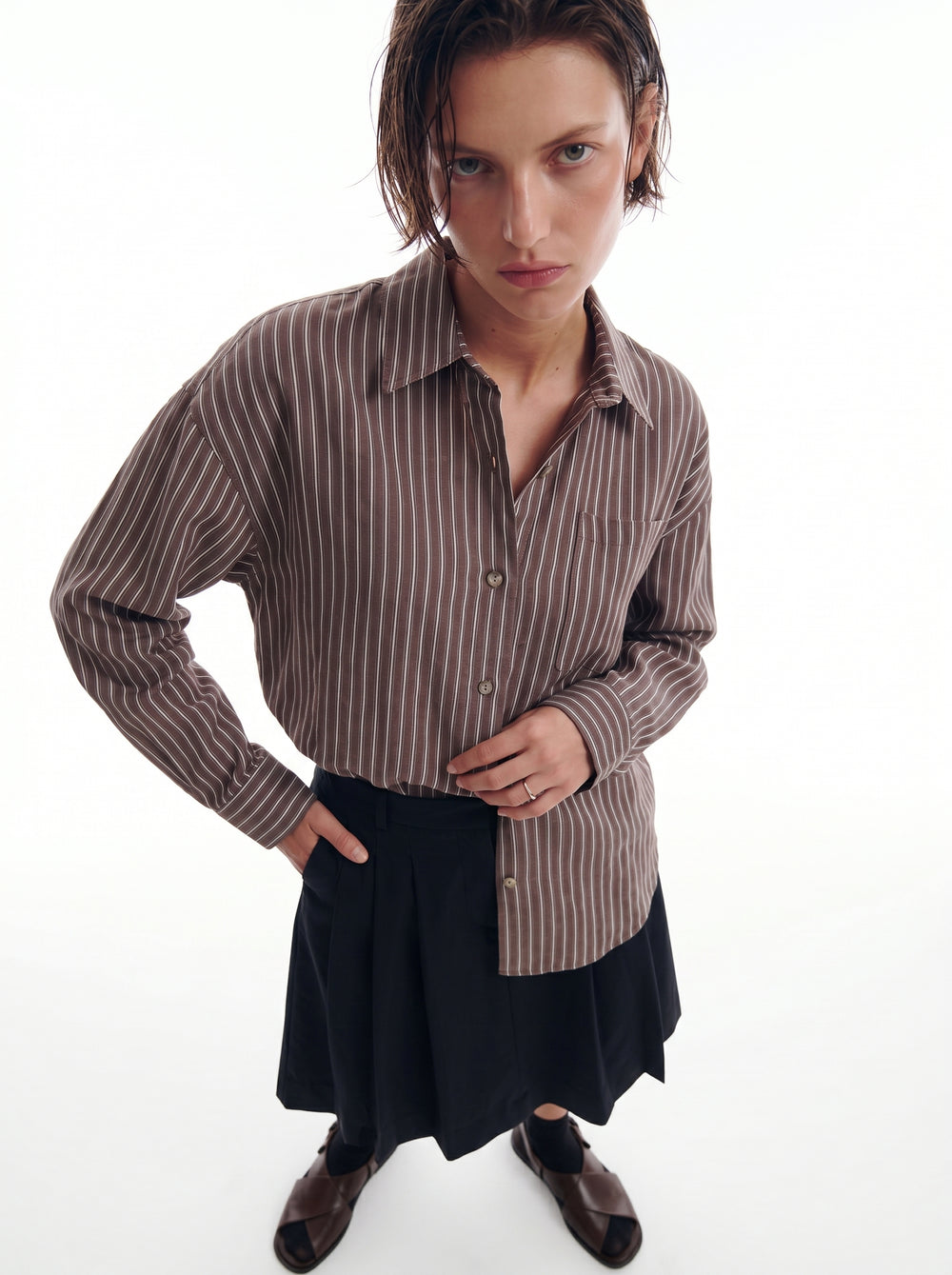 DOKUMLU CIZGILI TENCEL GOMLEK KAHVE