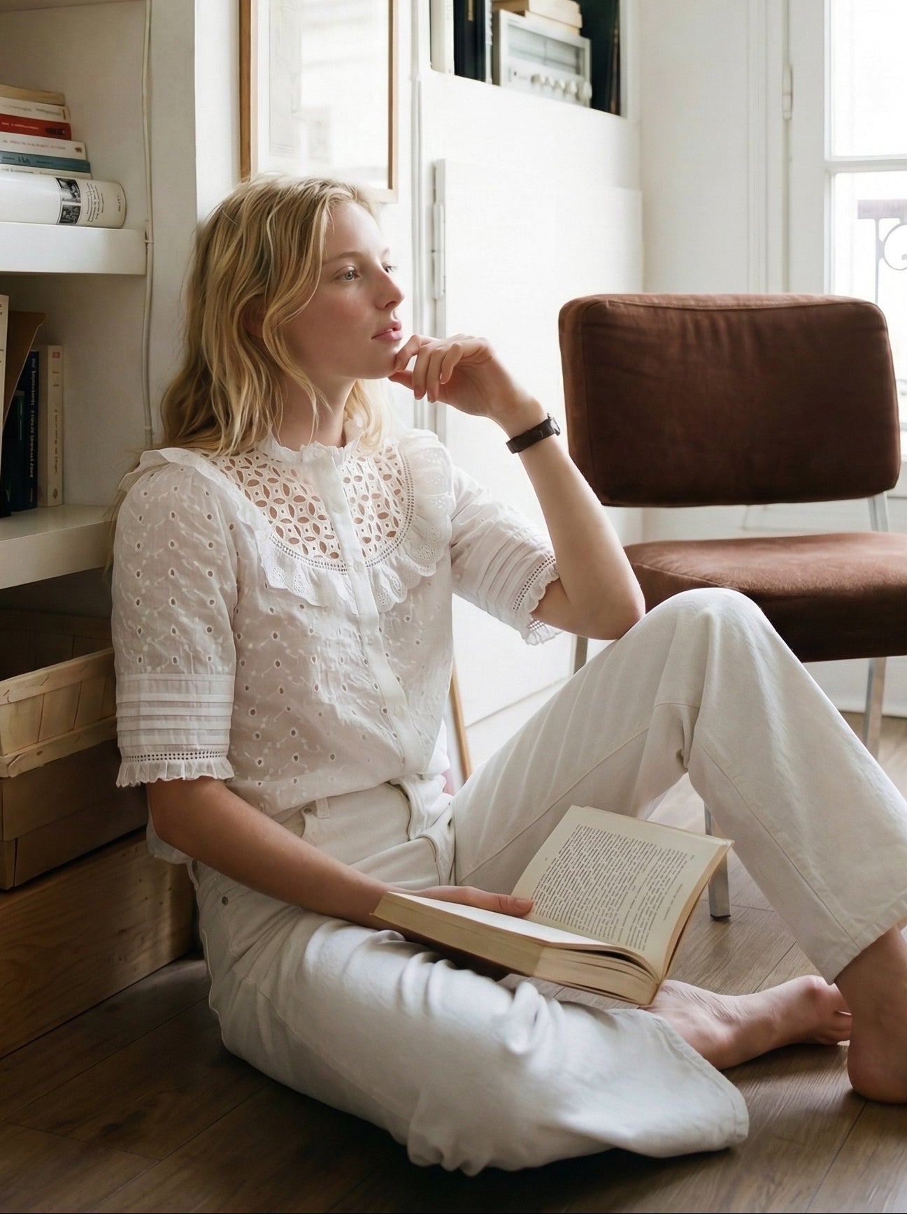 ANNA KARINA NAKISLI DELIK ISI GOMLEK